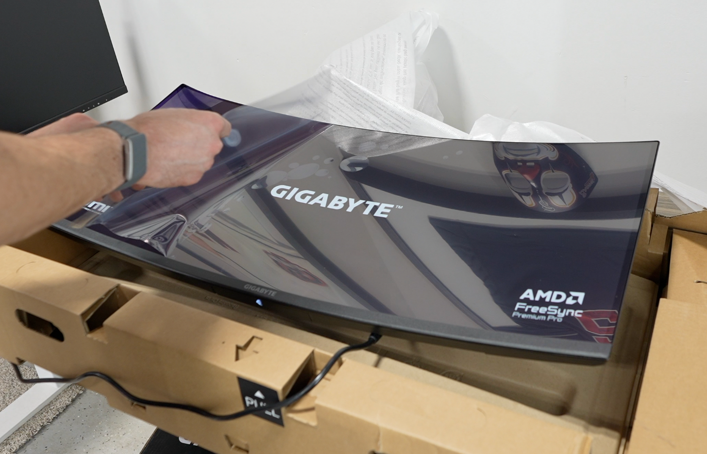 DAMAGED - GIGABYTE - MO34WQC2 (US) - 34" QD-OLED Curved Gaming Monitor