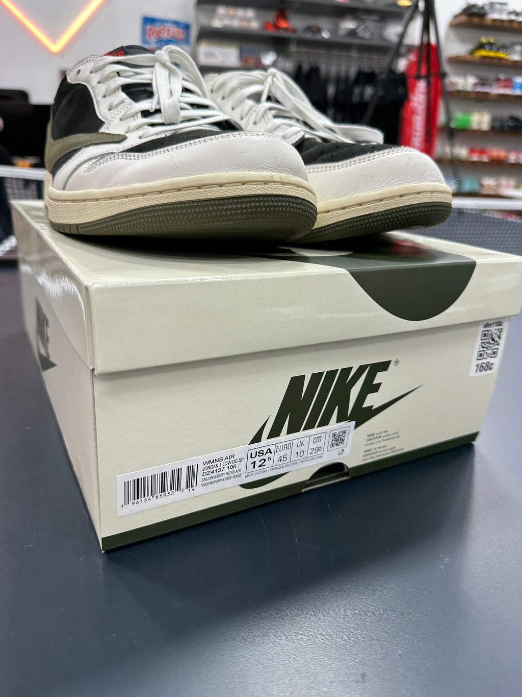 Travis Scott Jordan 1 Low Olive Sz 11M