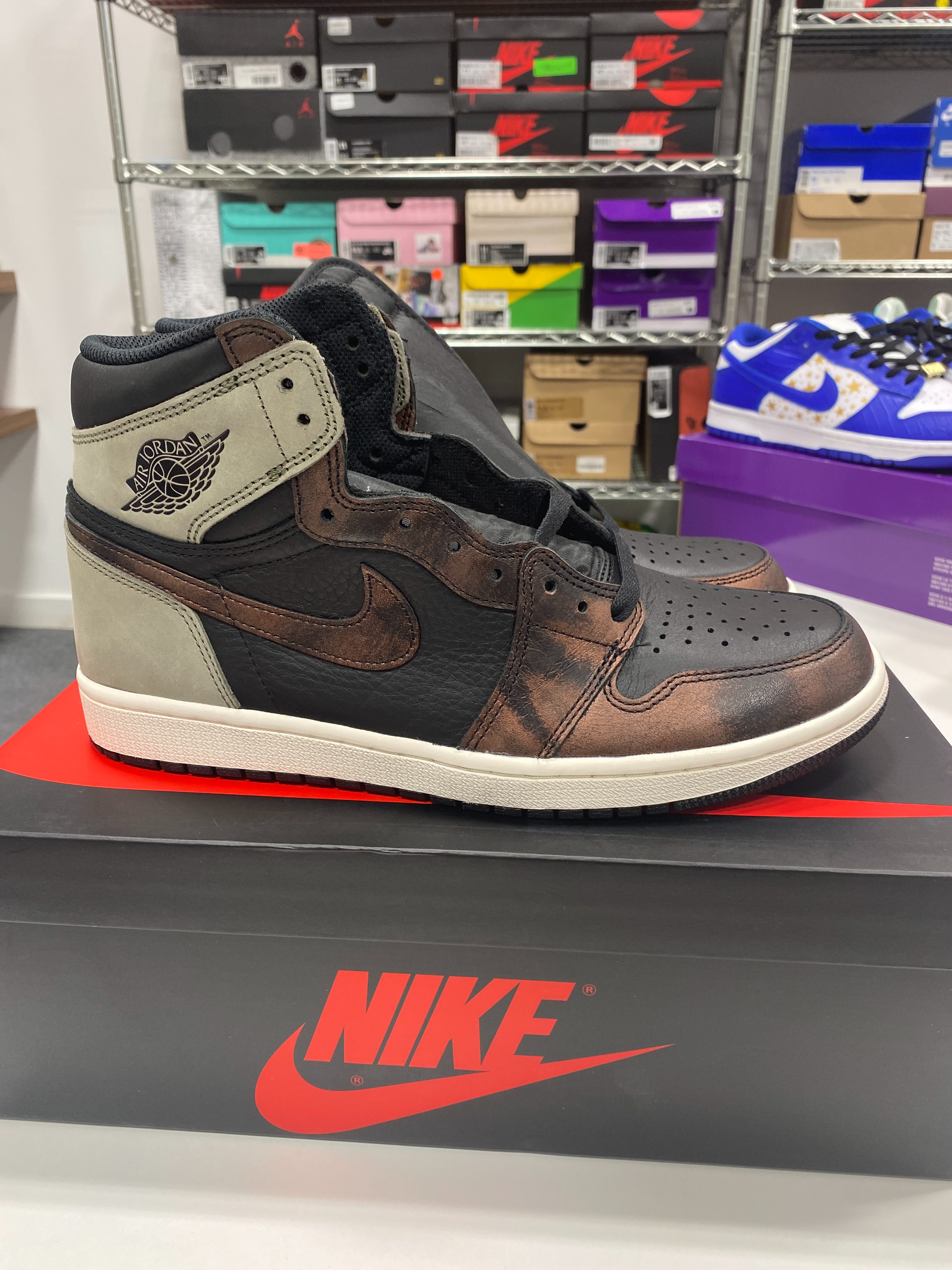 Jordan 1 High Petina Sz 10