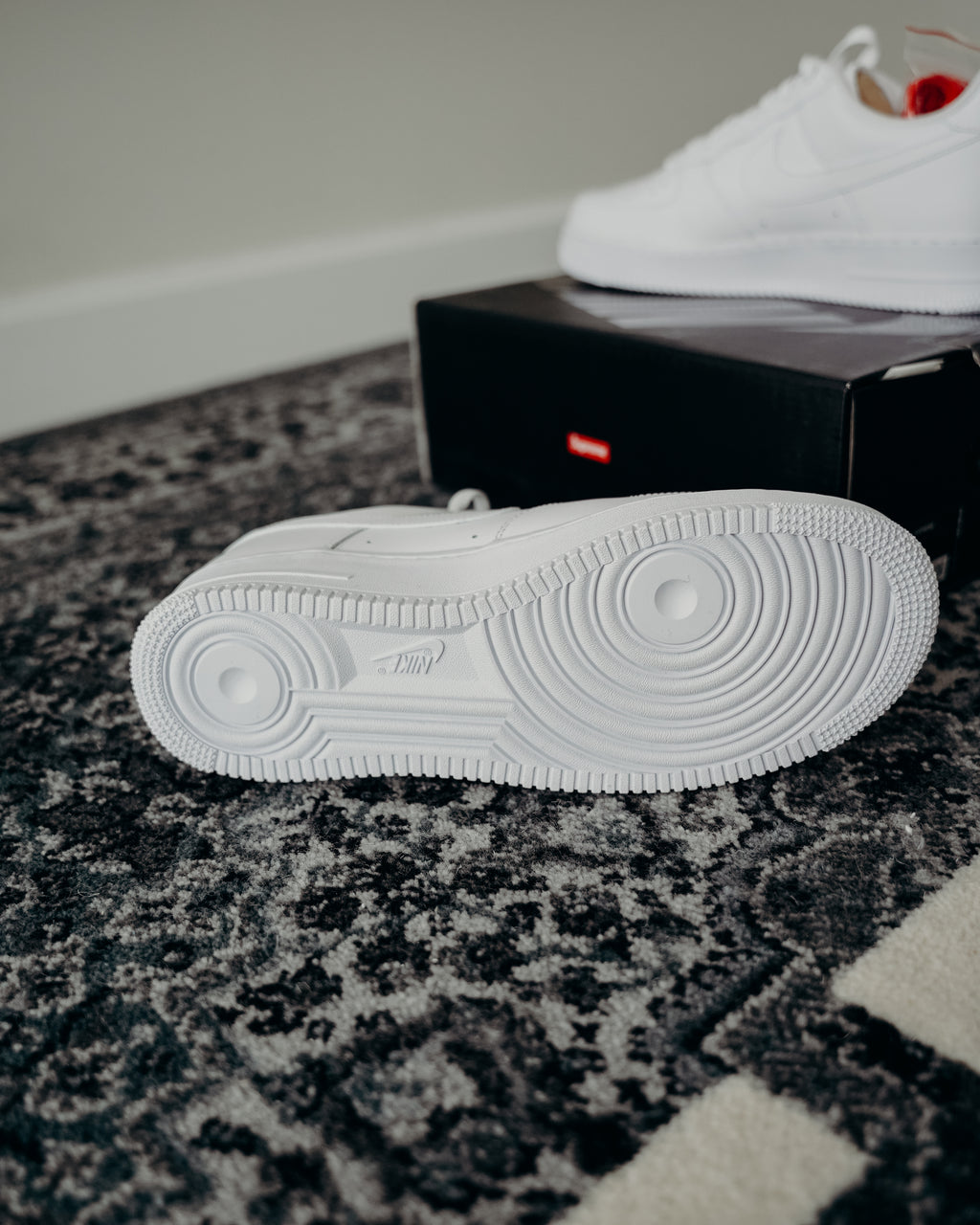 Nike Air Force 1 Low Supreme White Sz 11
