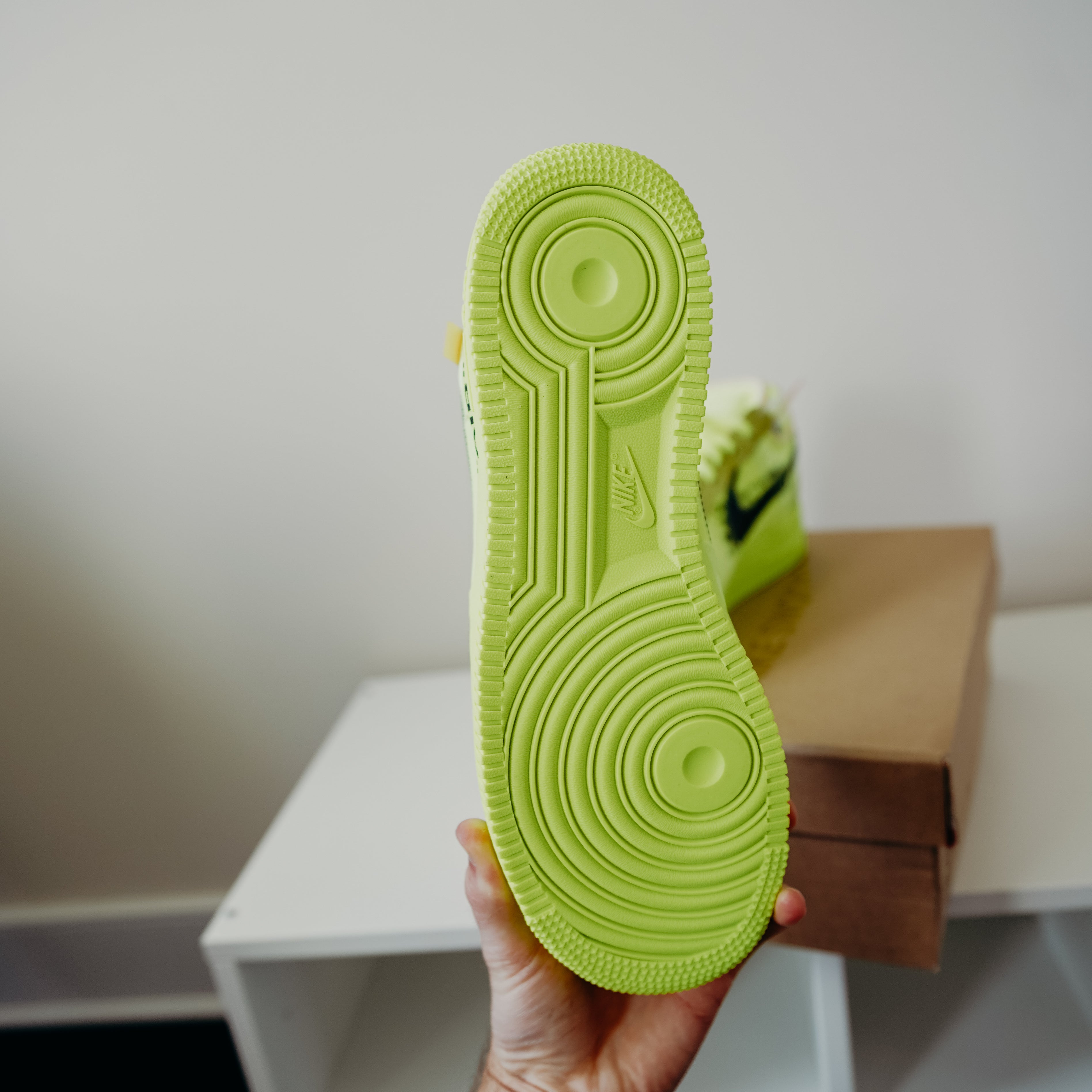 Nike Air Force 1 Low Off-White Volt Sz 10.5
