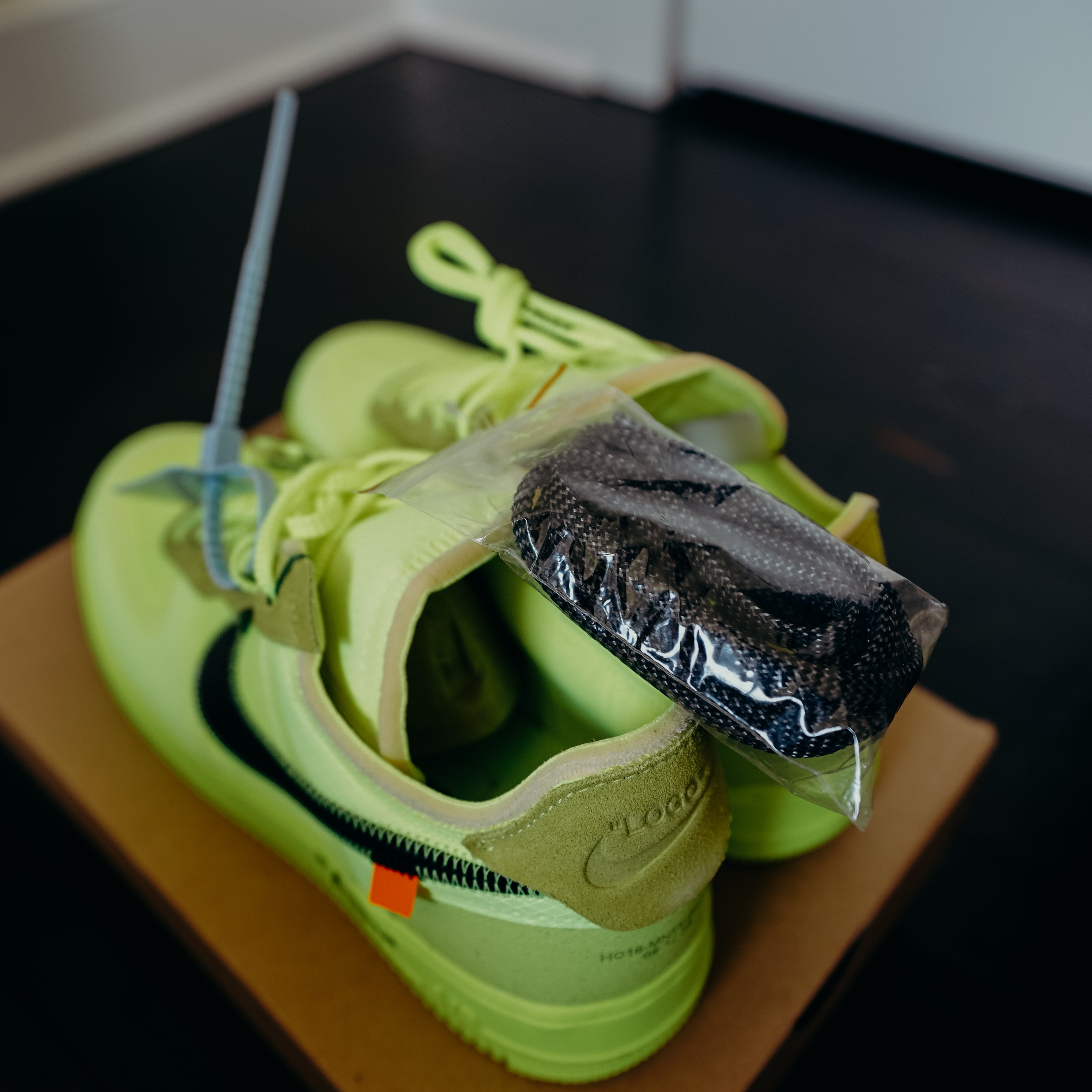 Nike Air Force 1 Low Off-White Volt Sz 10.5