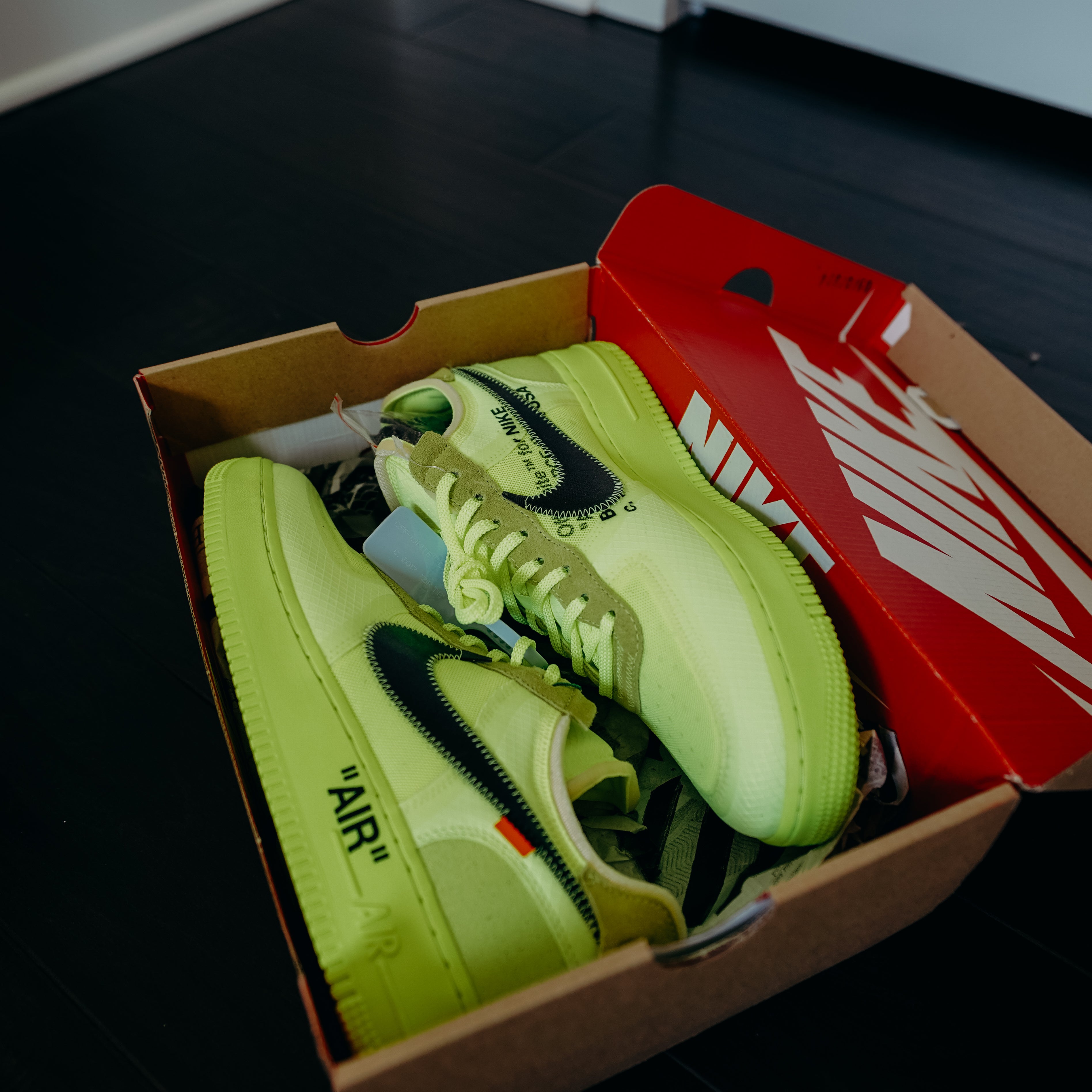Nike Air Force 1 Low Off-White Volt Sz 10.5
