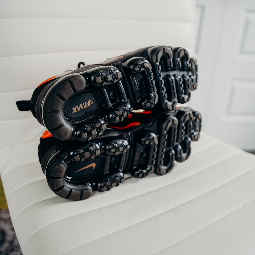 Nike Air VaporMax Plus Black Orange Crimson Sz 10
