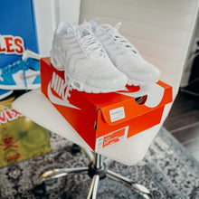 Load image into Gallery viewer, Nike Air Max Plus White Sz 10.5
