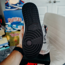 Load image into Gallery viewer, Jordan 1 Retro High Light Smoke Grey Sz 11
