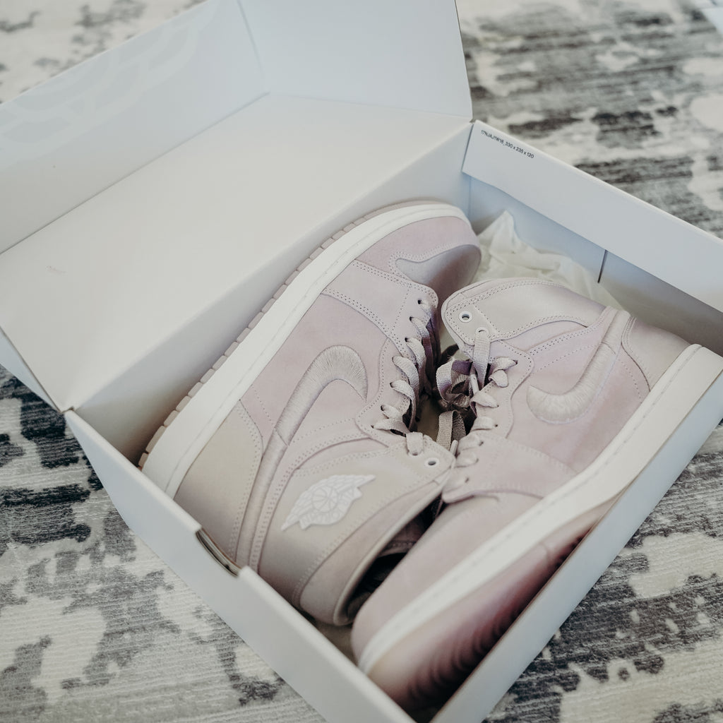 Jordan 1 Season of Her Barley Grape (W) 12 MENS 10.5