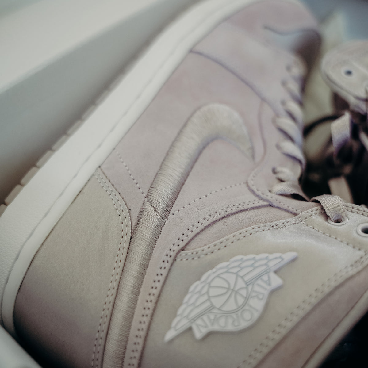 Jordan 1 Season of Her Barley Grape (W) 12 MENS 10.5