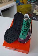 Load image into Gallery viewer, Nike Sacai Vaporwaffle Sz 10.5
