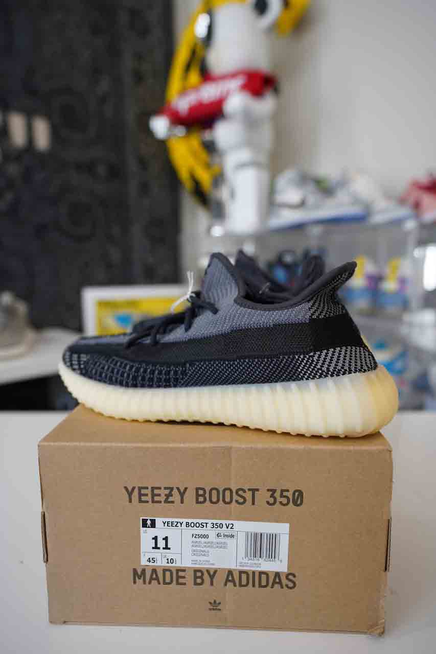 Yeezy 350 V2 Carbon Sz 11