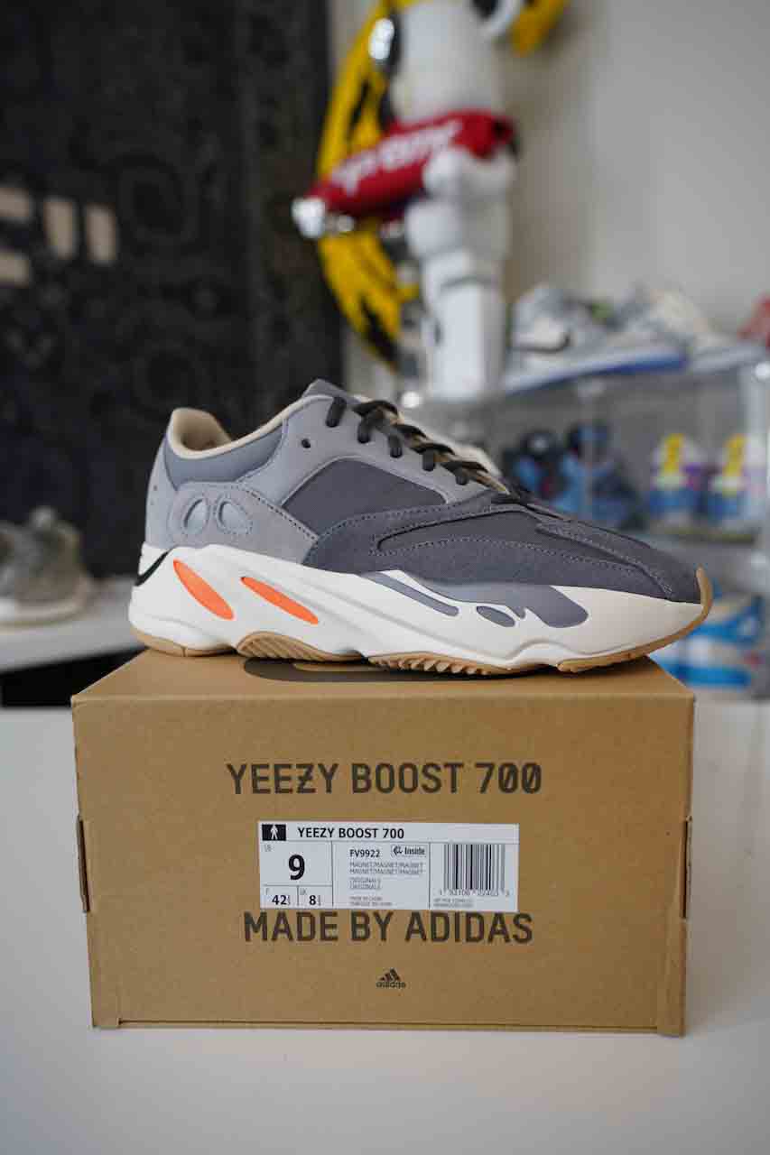 Yeezy 700 Magnet Sz 9
