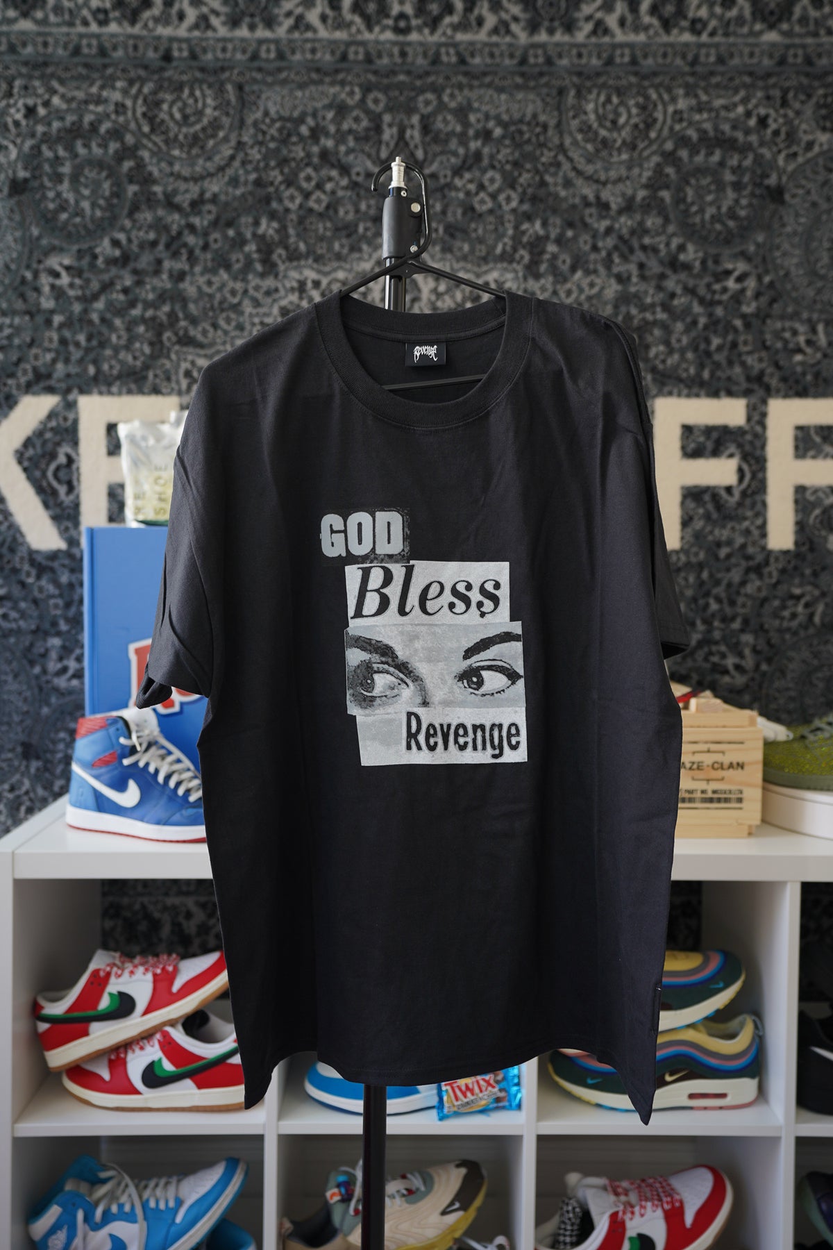 Revenge T-Shirt Sz XL