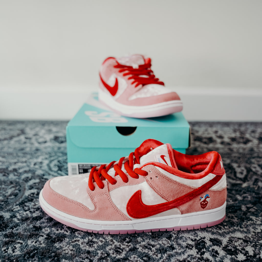 Nike SB Dunk Low "Strange Love" Sz 11
