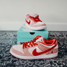 Load image into Gallery viewer, Nike SB Dunk Low &quot;Strange Love&quot; Sz 11
