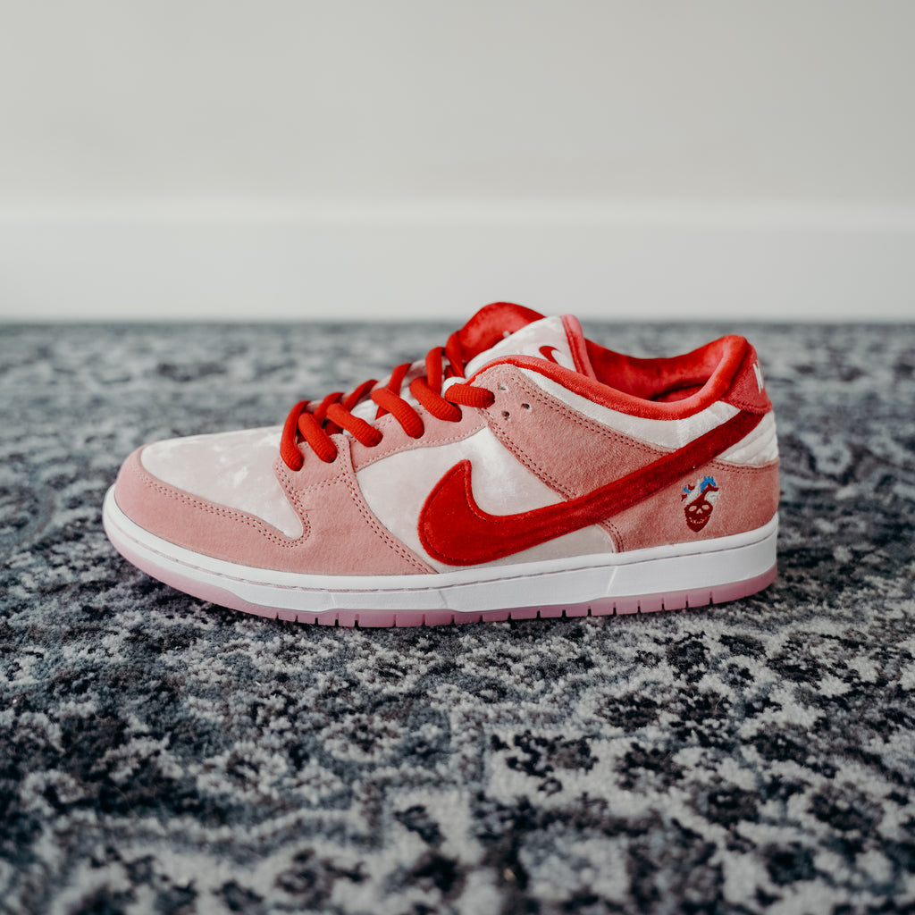 Nike SB Dunk Low "Strange Love" Sz 11