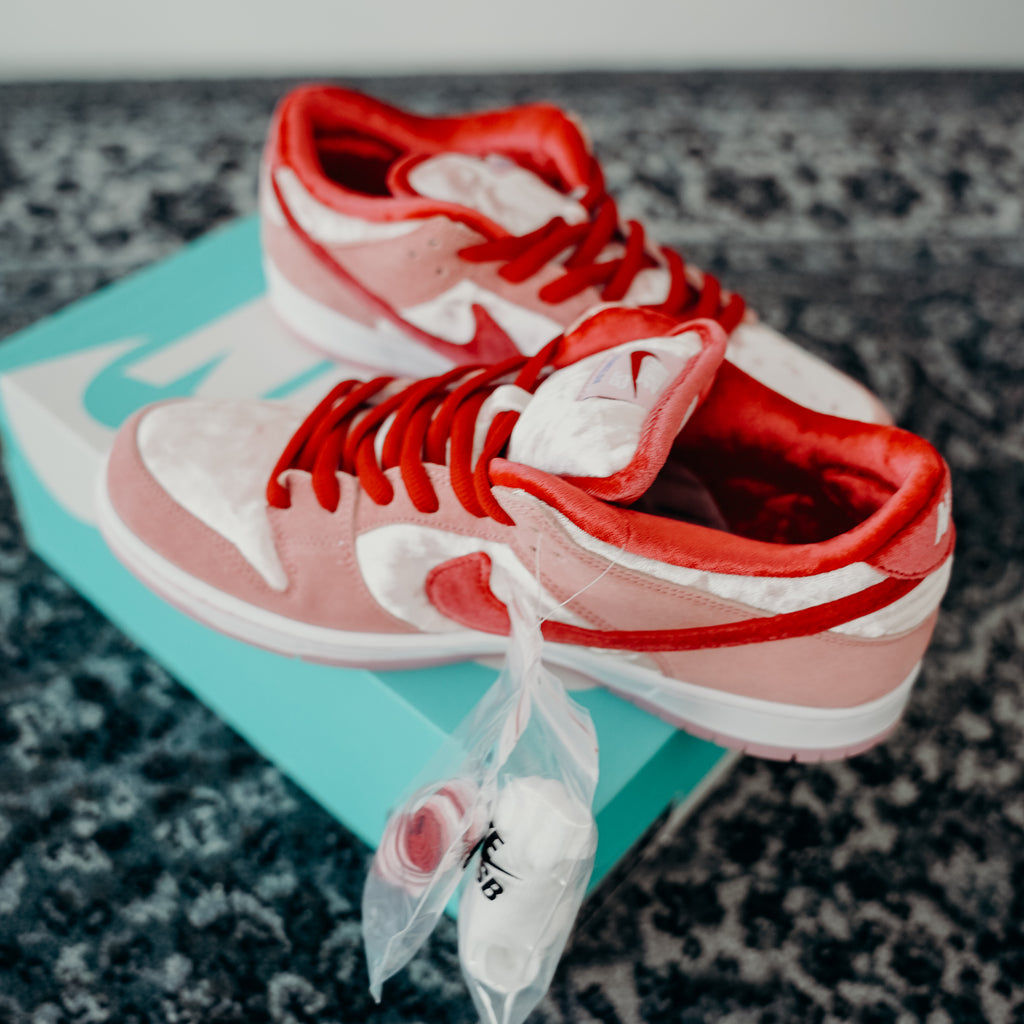 Nike SB Dunk Low "Strange Love" Sz 11