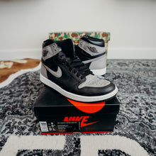 Load image into Gallery viewer, Jordan 1 &quot;Shadow&quot; Size 8
