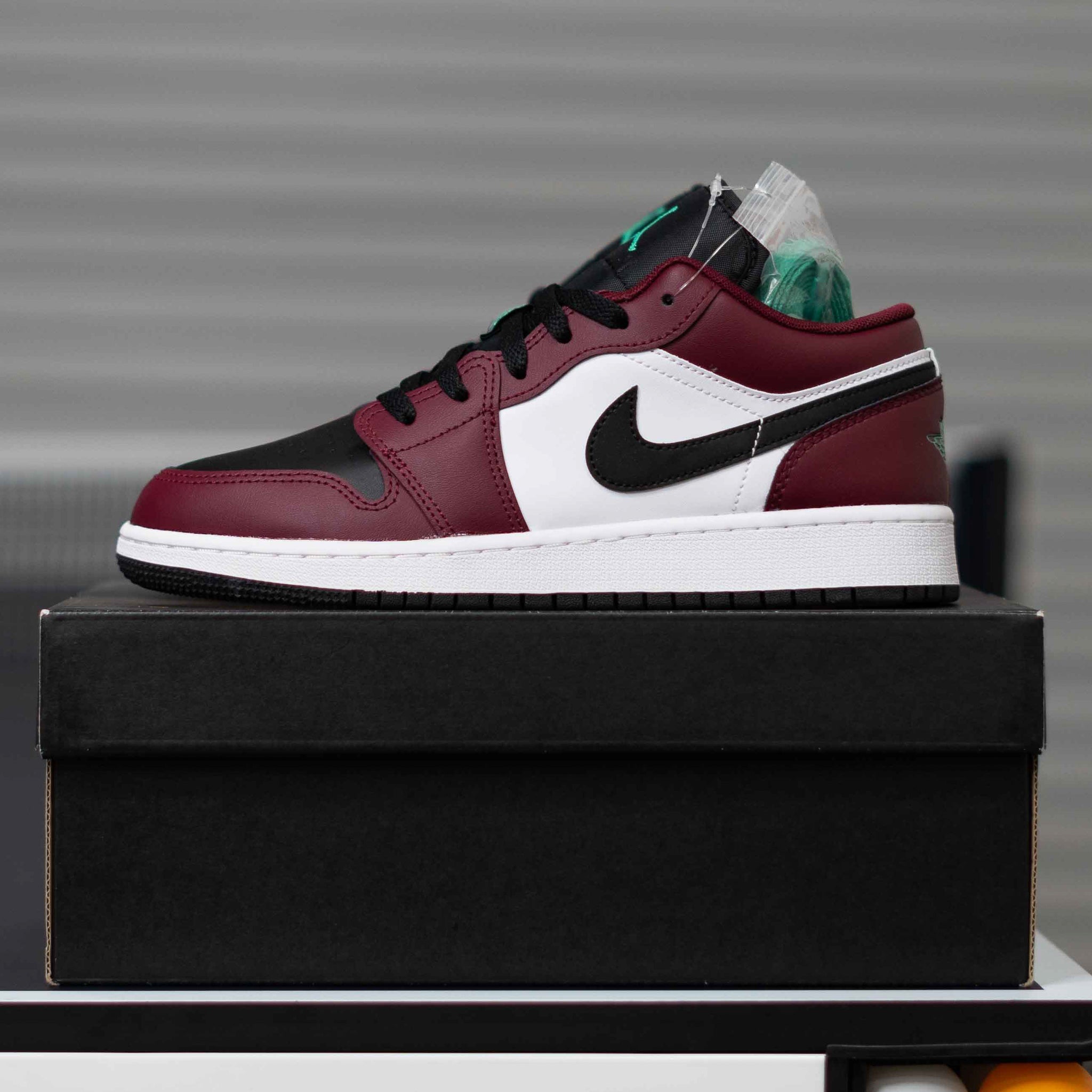 Jordan 1 Low SE Dark Beetroot Roma Green (GS) Sz 6y