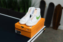 Load image into Gallery viewer, Nike Blazer Mid 77&#39; VTG Sz 10.5
