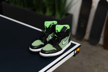 Load image into Gallery viewer, Jordan 1 Retro High Zoom Zen Green Sz 9 NO BOX
