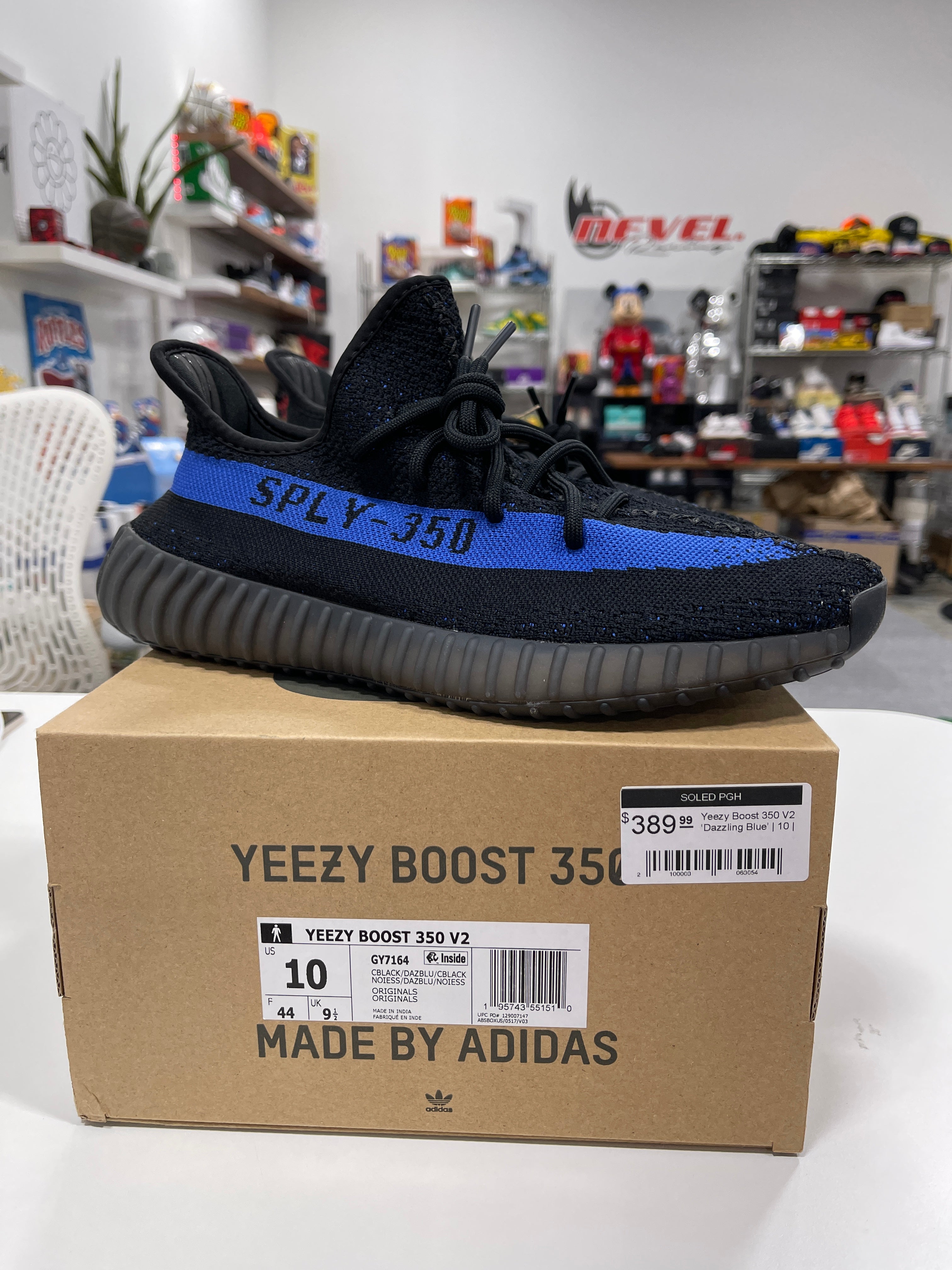 Yeezy 350 v2 Dazzling Blue Sz 10