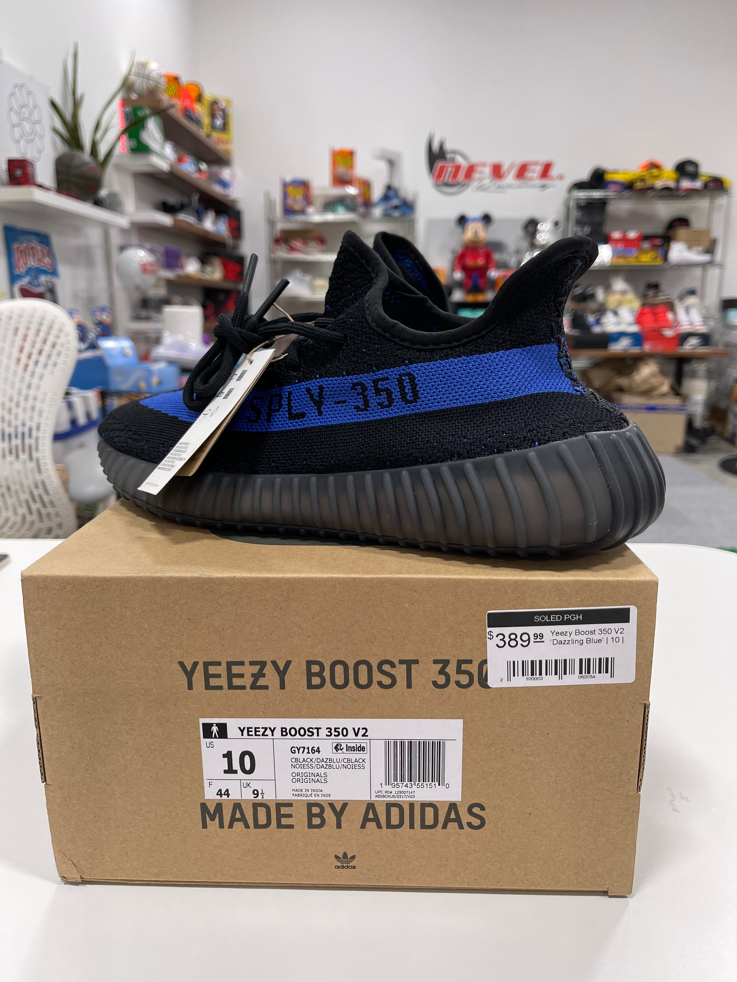 Yeezy 350 v2 Dazzling Blue Sz 10