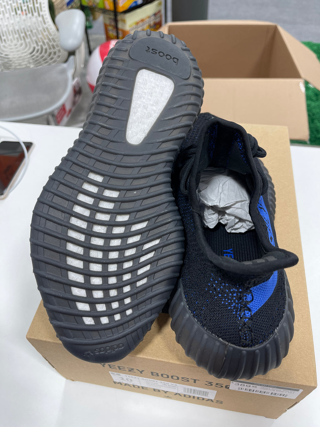 Yeezy 350 v2 Dazzling Blue Sz 10