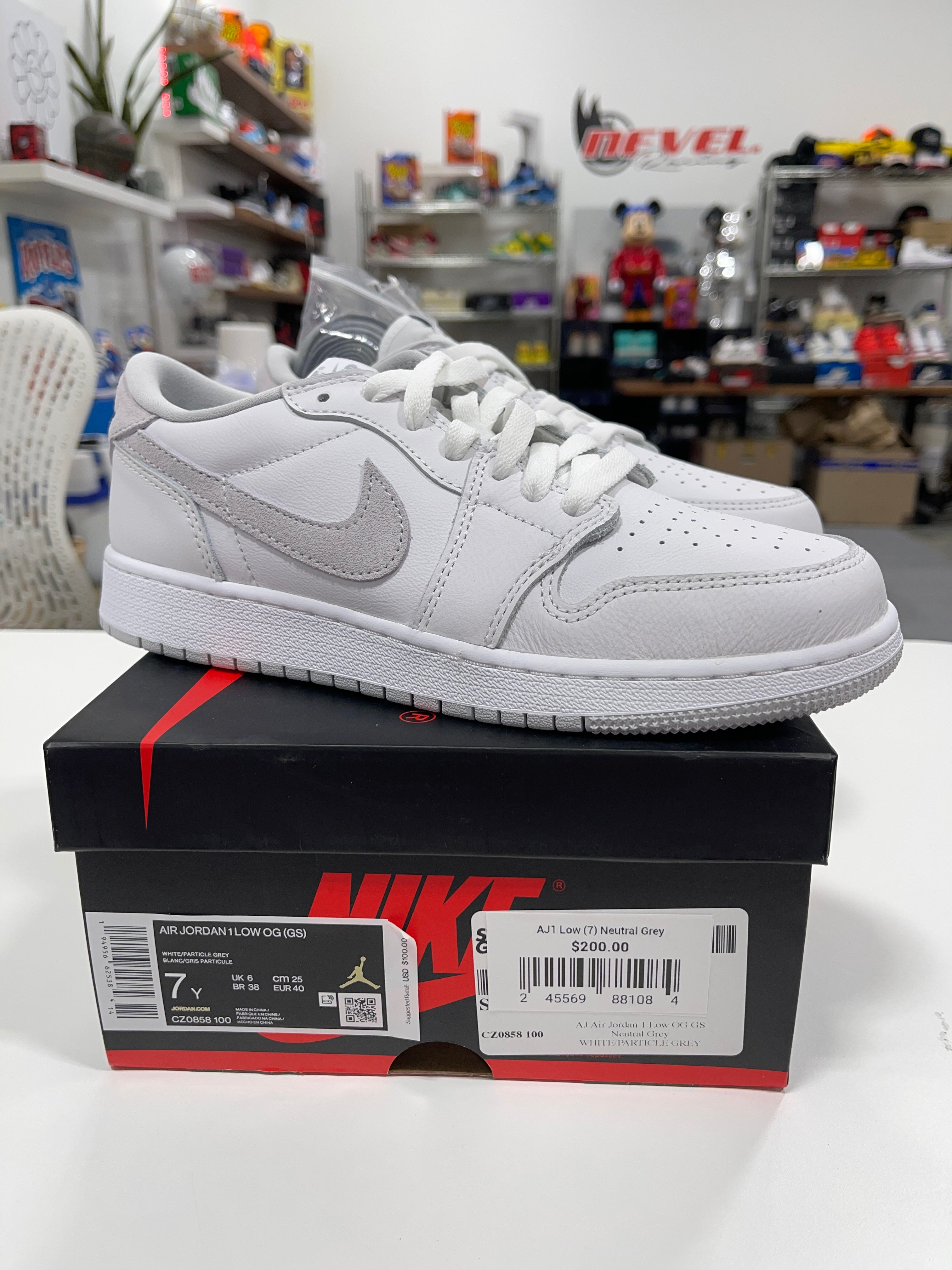 Jordan 1 Low Neutral Grey Sz 7y