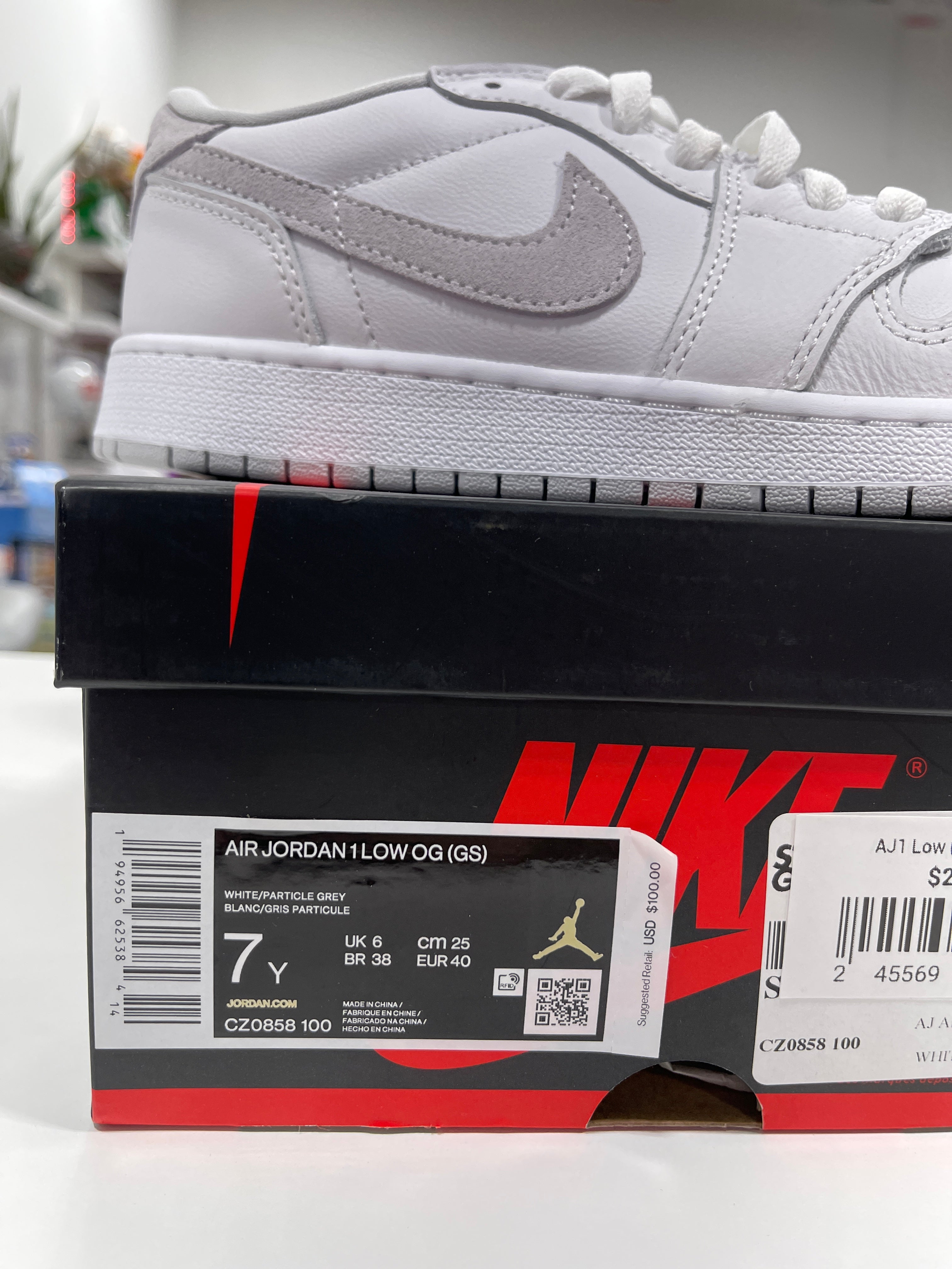 Jordan 1 Low Neutral Grey Sz 7y