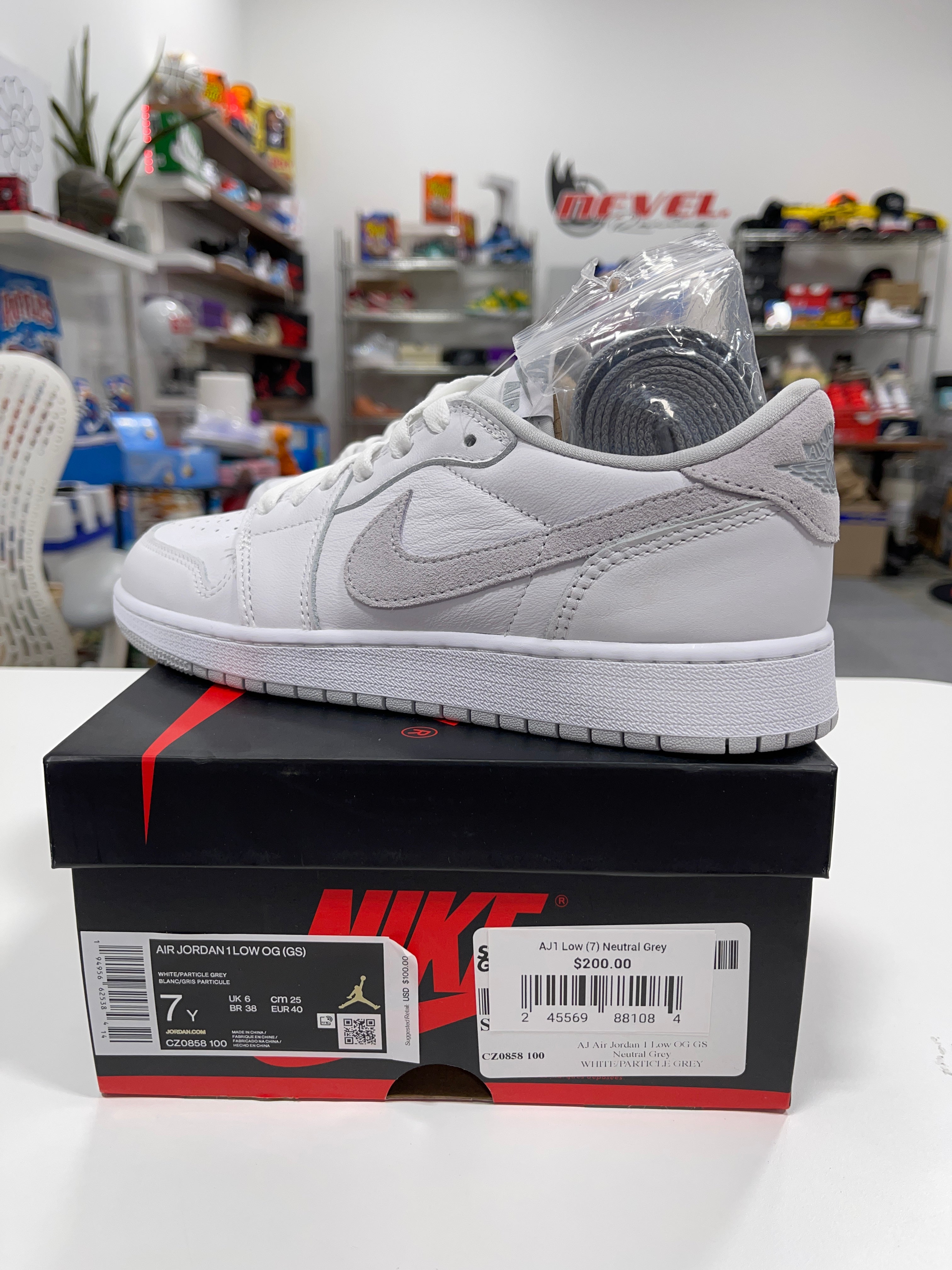 Jordan 1 Low Neutral Grey Sz 7y