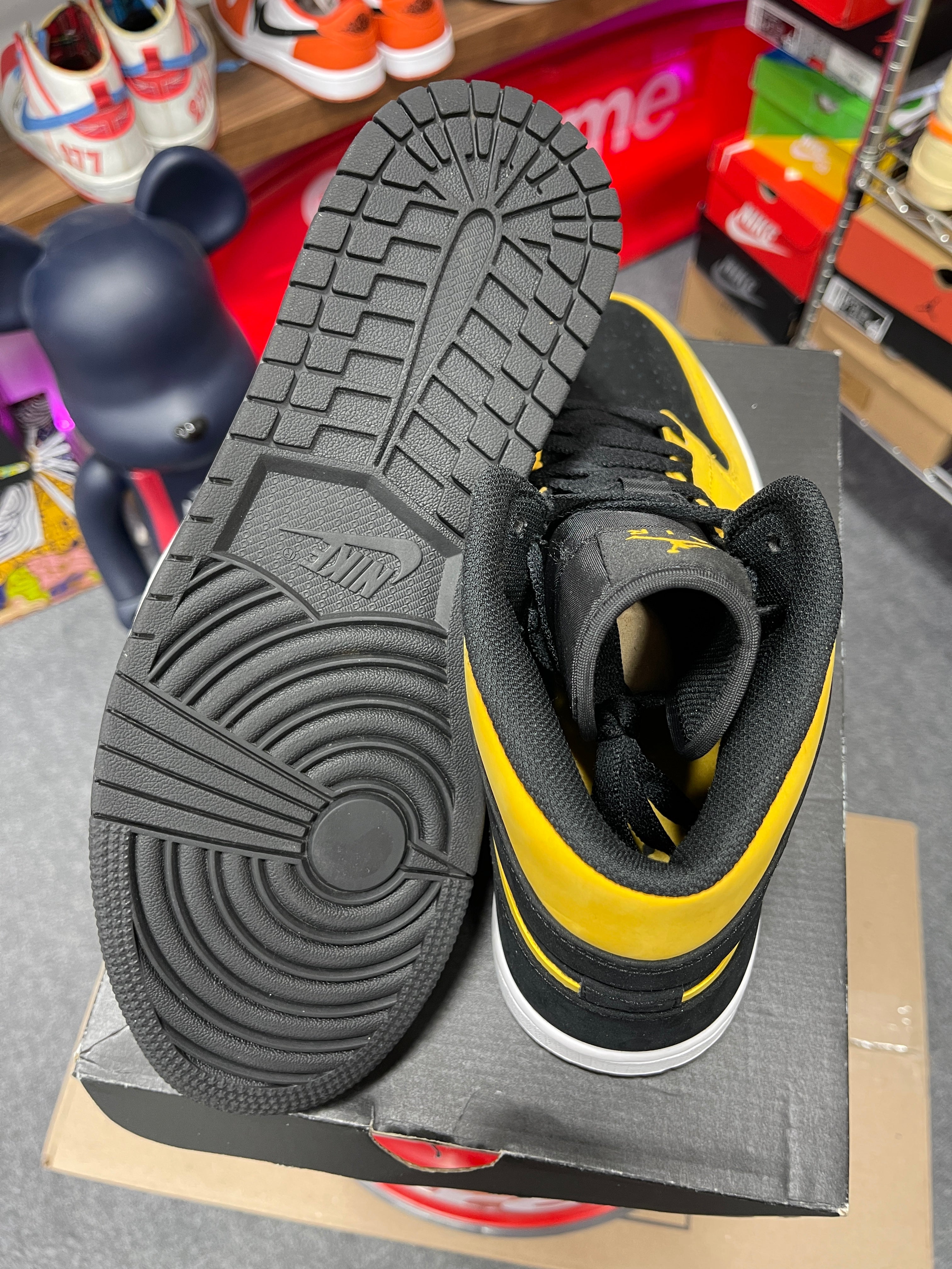 Jordan 1 Mid Black University Gold (New Love) Sz 11