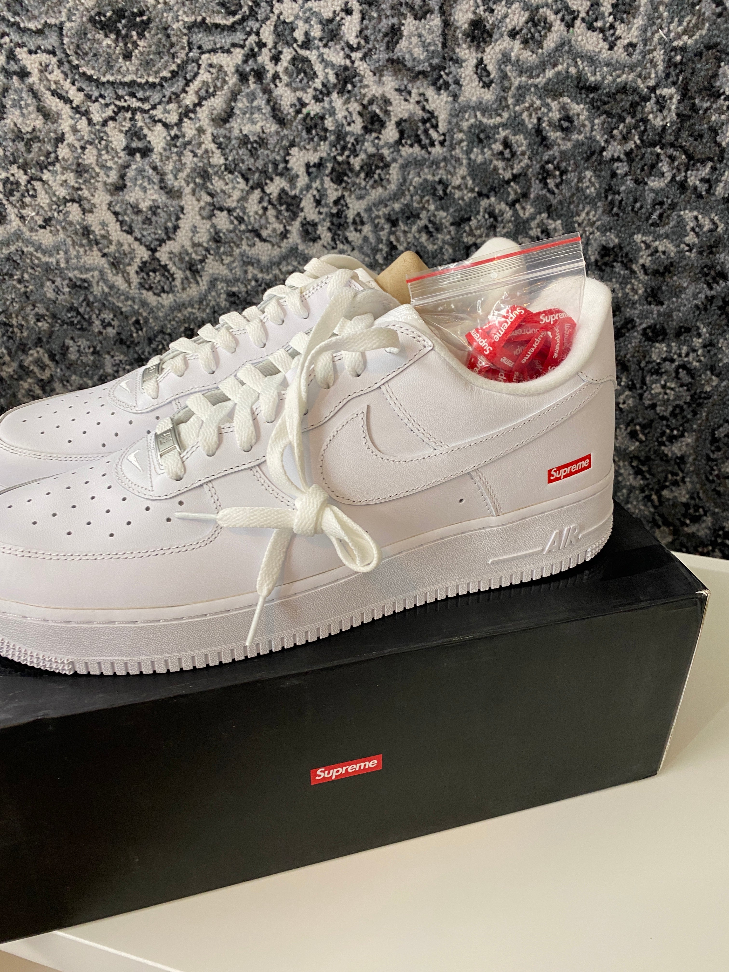Nike Air Force 1 Low Supreme White Sz 12