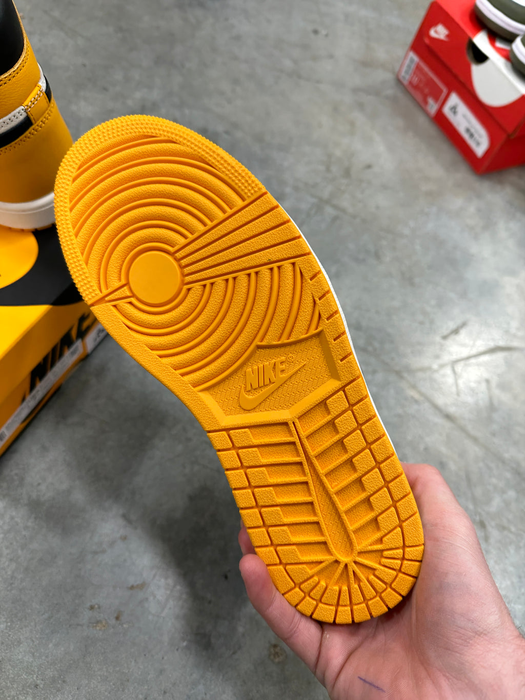 Jordan 1 Retro High OG Taxi Sz 7.5M/W9