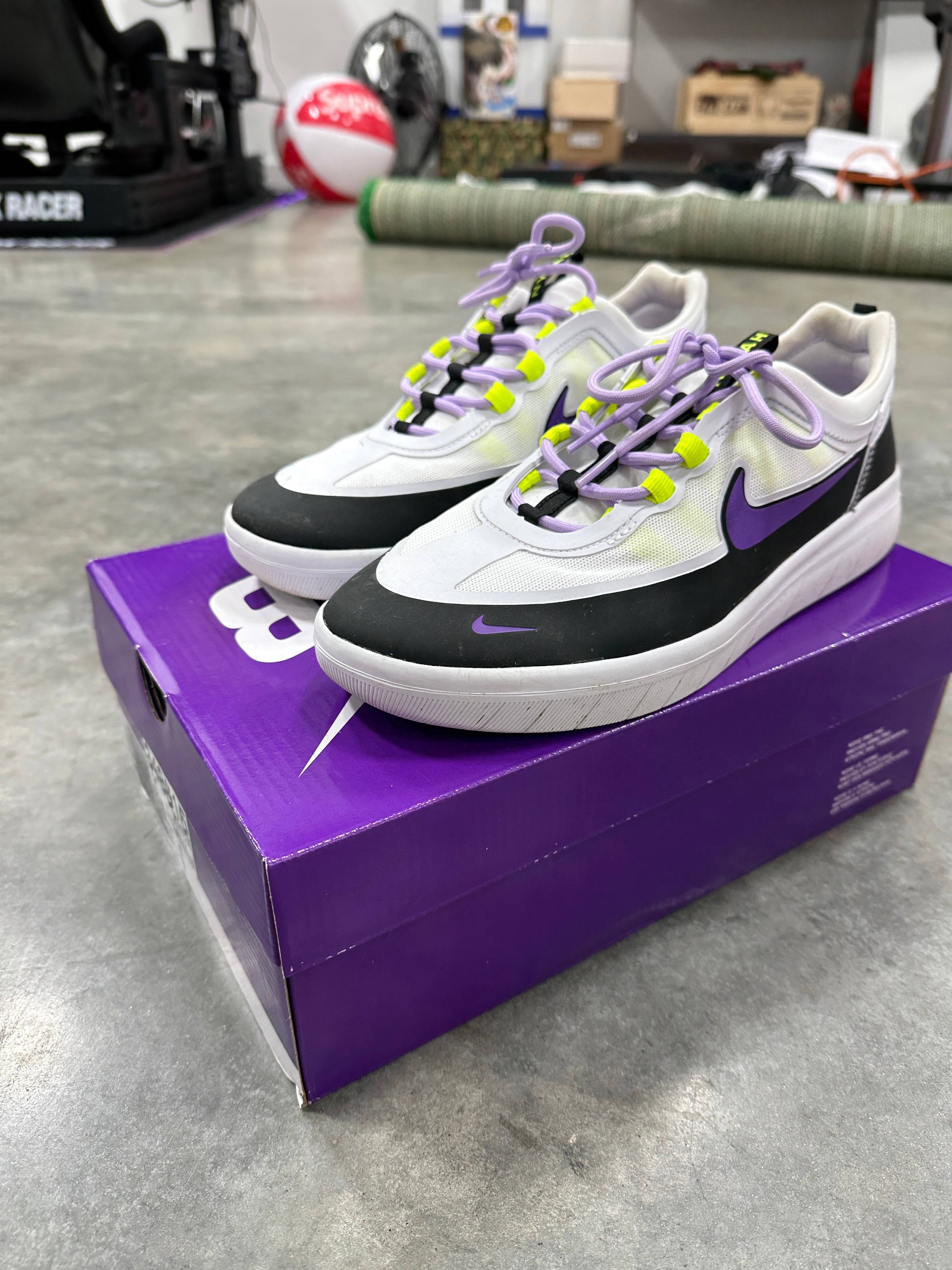Nyah Free 2 Black/Berry/White sz 11