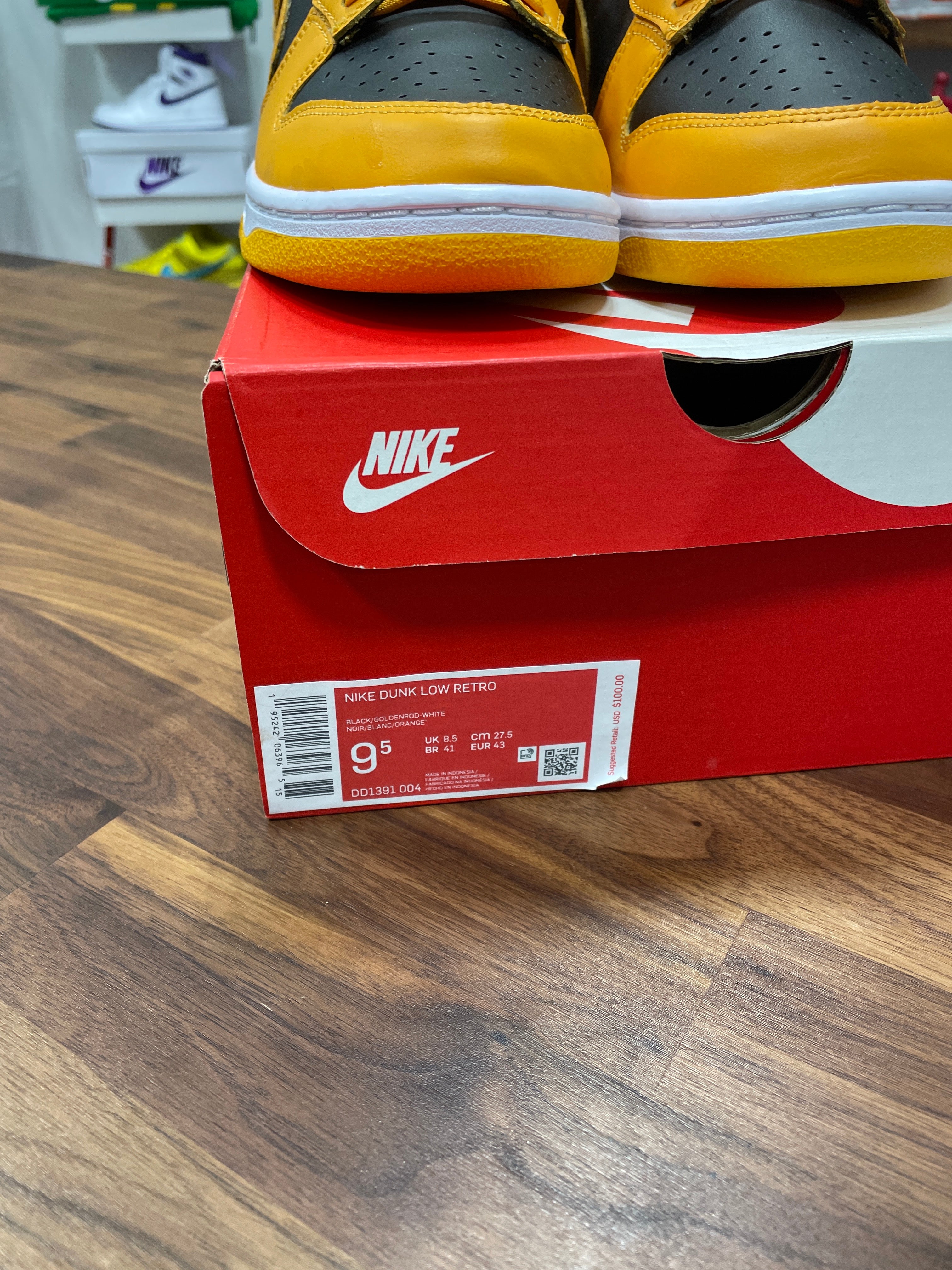 Nike Dunk GoldenRod Sz 9.5