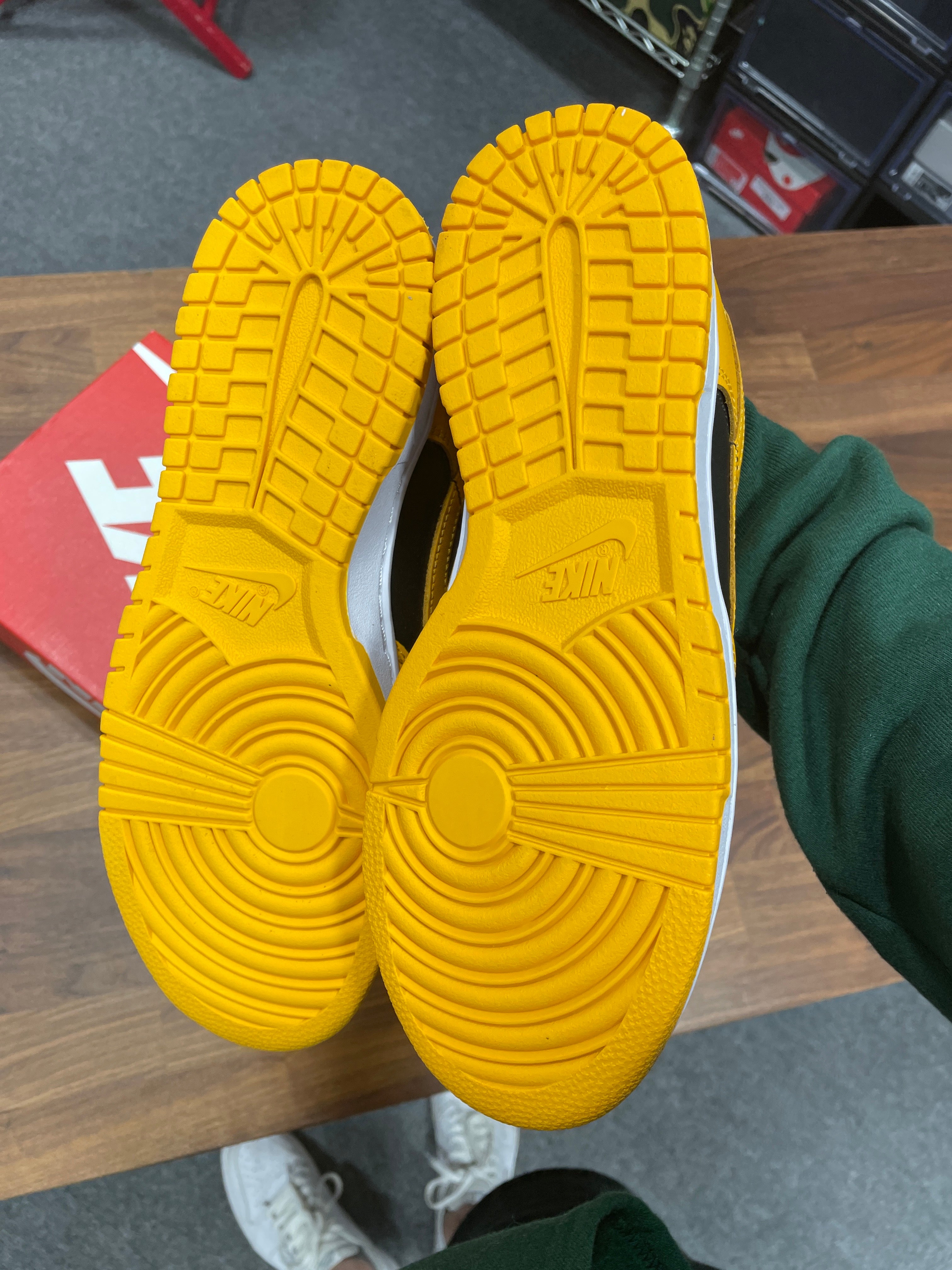 Nike Dunk Goldenrod Sz 8.5
