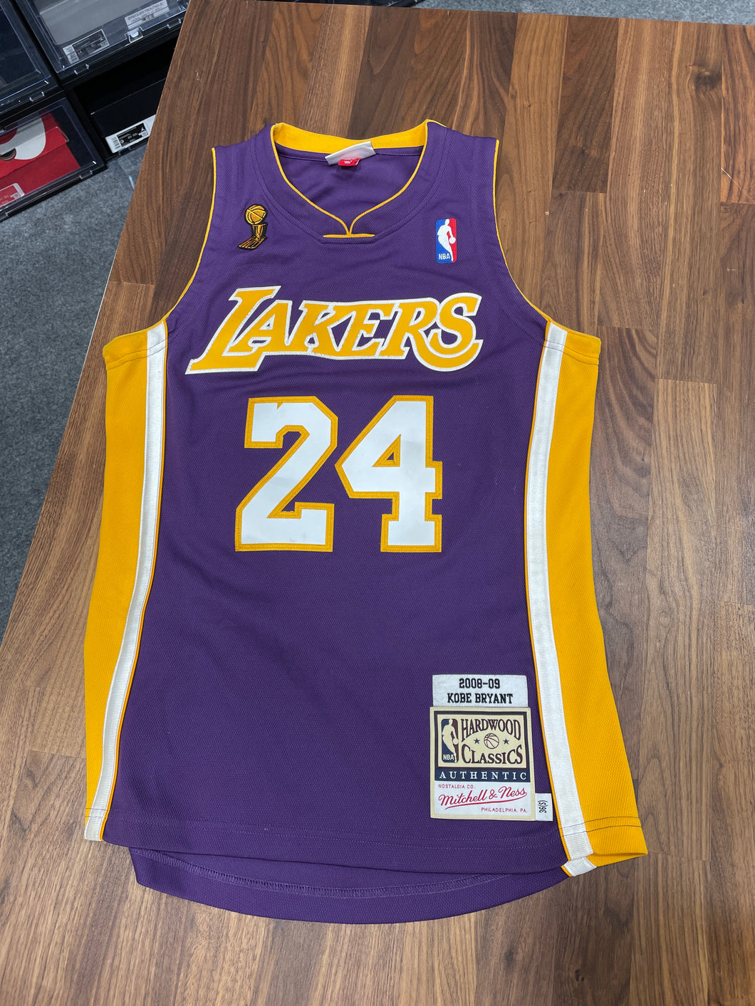 Lakers Kobe Mitchel & Ness Jersey Sz S