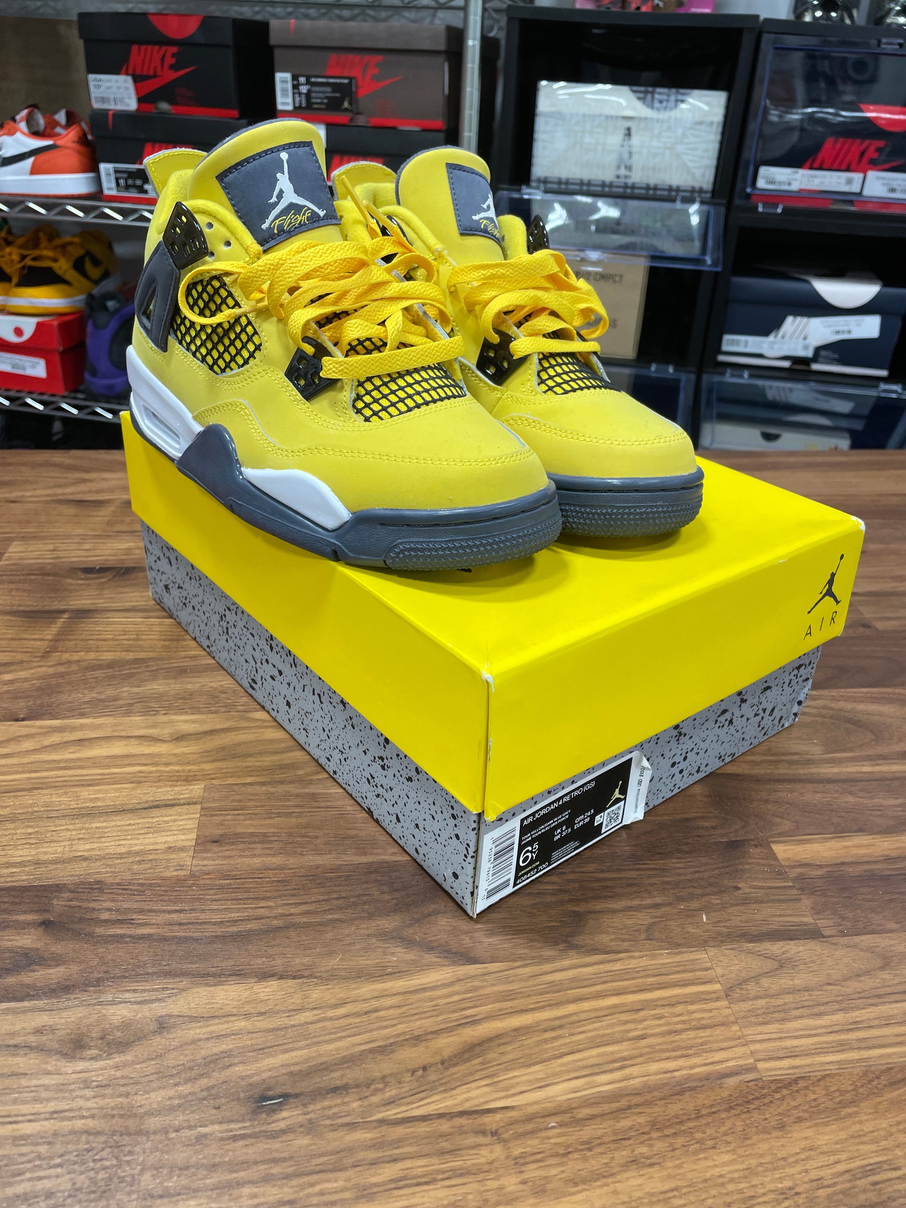 Jordan 4 Retro Lightning (2021) Sz 6.5Y