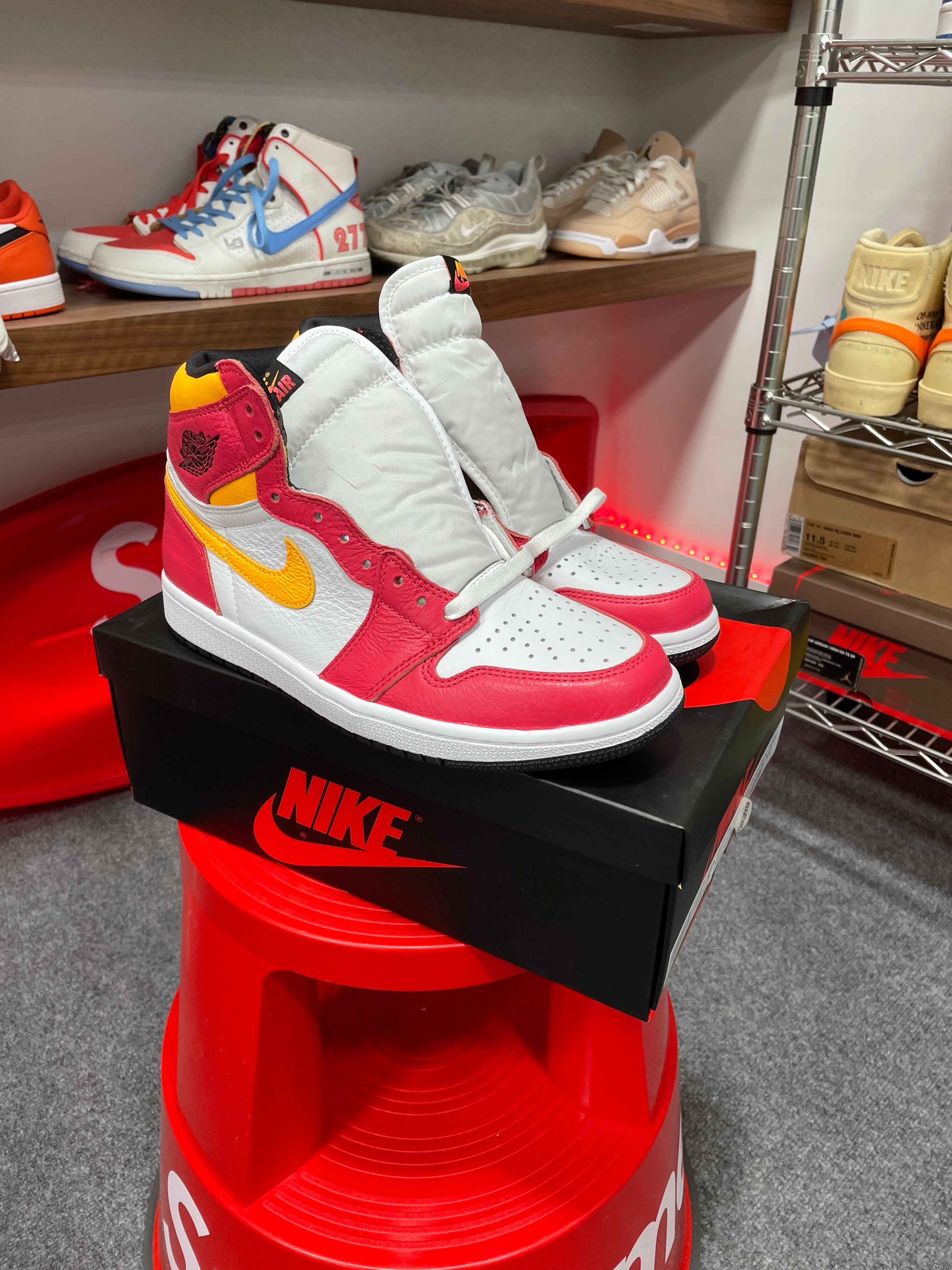 Jordan 1 high Light fusion Sz 8.5