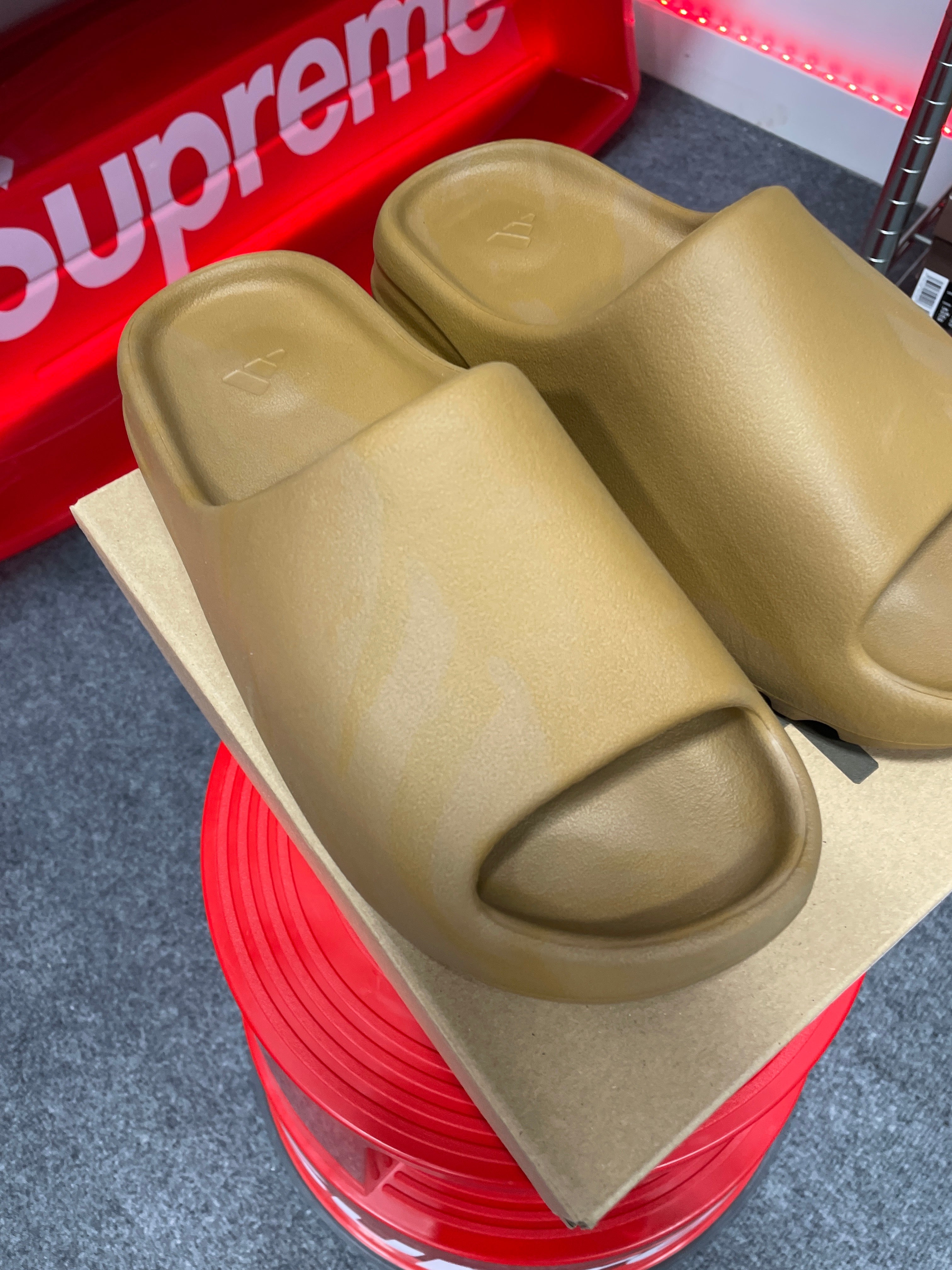 adidas Yeezy Slide Ochre Sz 8