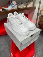 Load image into Gallery viewer, Nike Air Force 1 Low '07 White Sz 9.5
