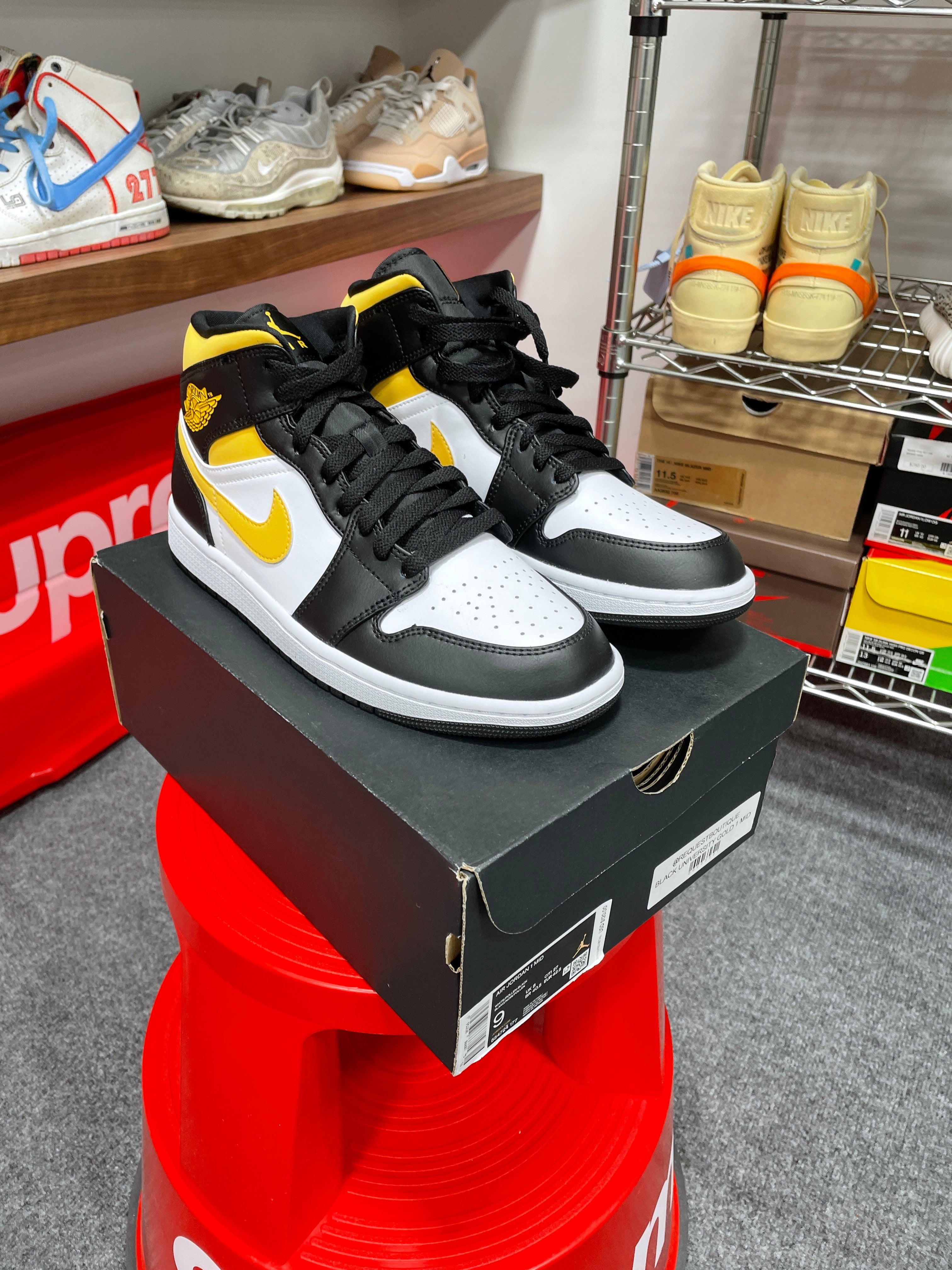 Jordan 1 Mid White Pollen Black Sz 9