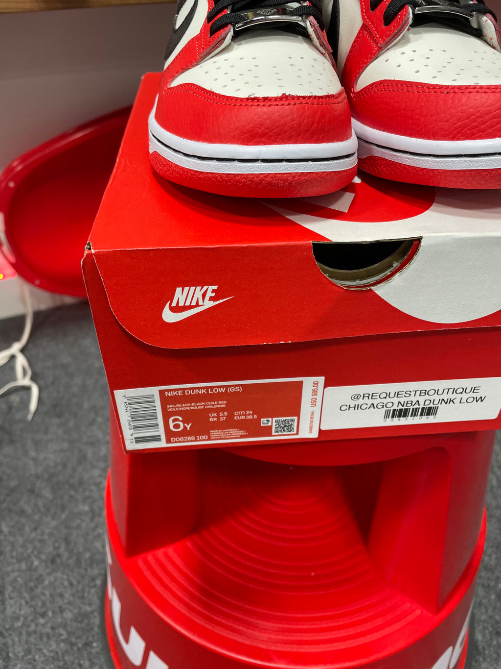 Nike Dunk Low Chicago NBA 75th Anniversary Sz 6Y