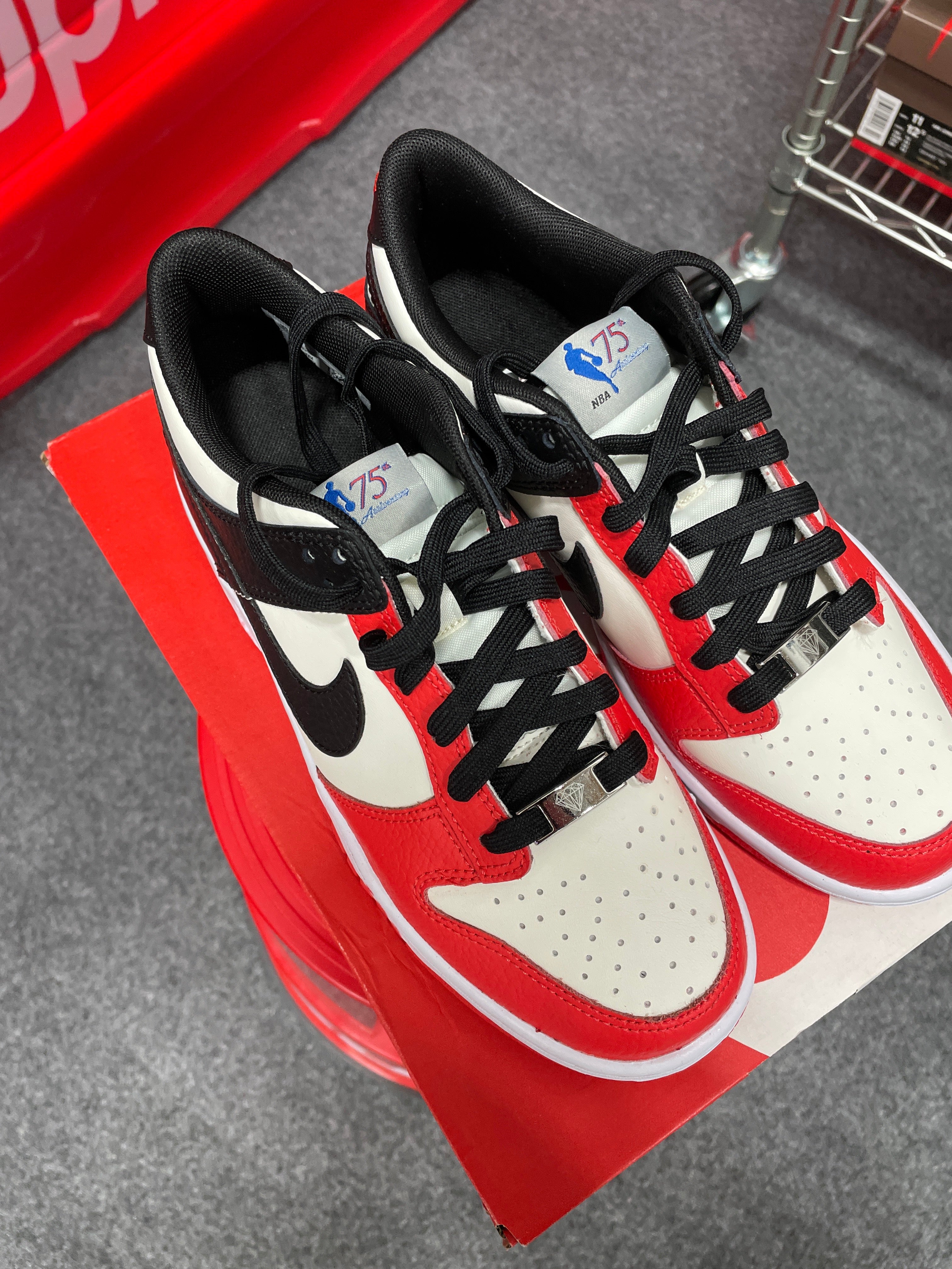 Nike Dunk Low Chicago NBA 75th Anniversary Sz 6Y