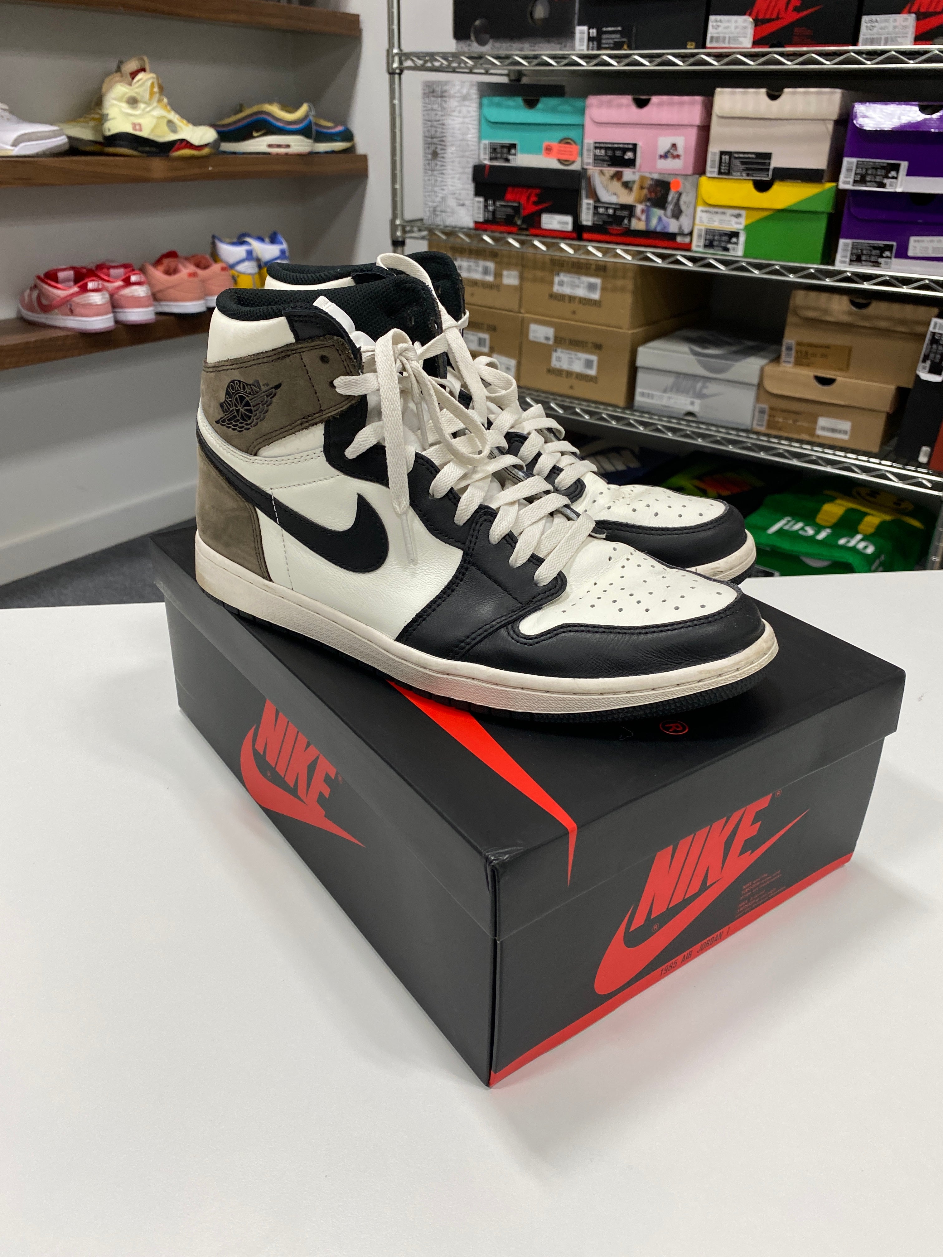 Jordan 1 Retro High Dark Mocha Sz 11