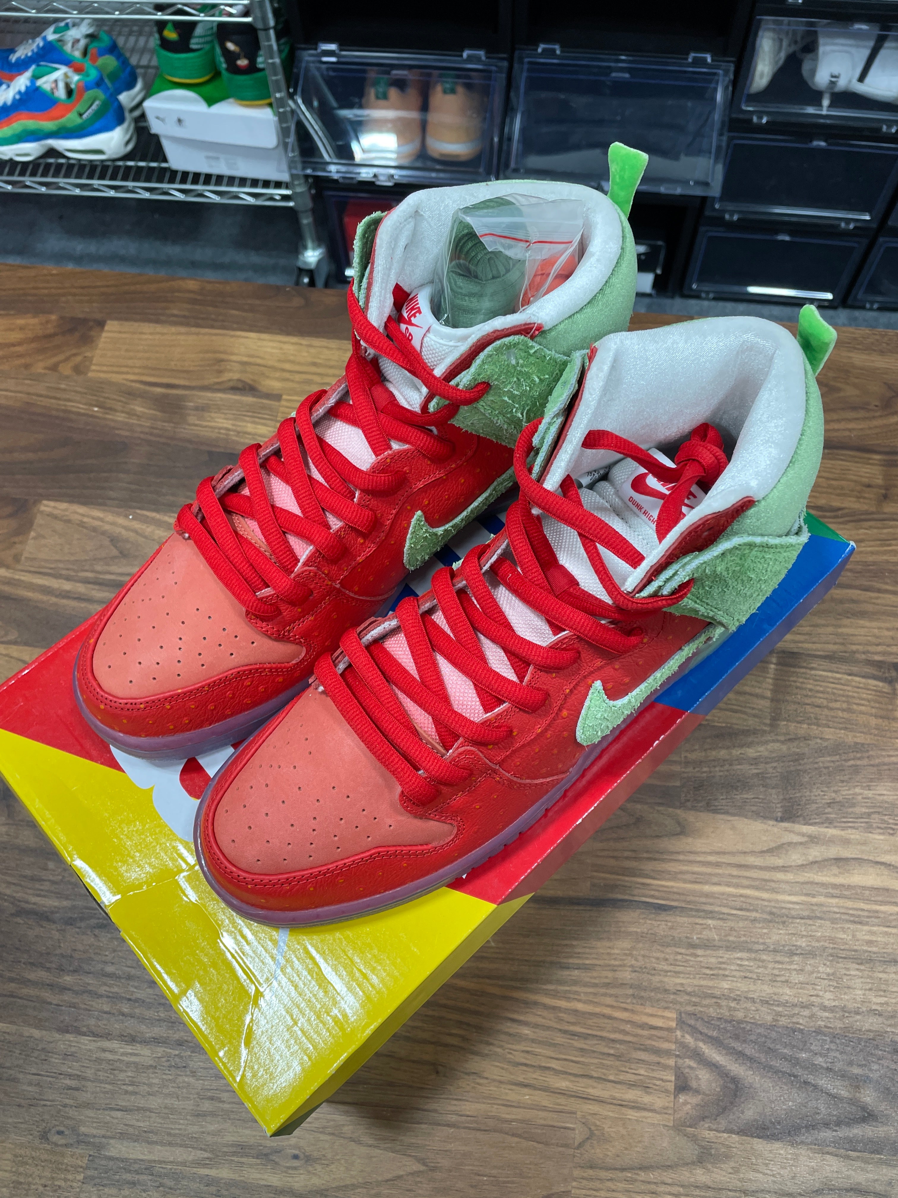 Nike SB Dunk High "Strawberry Cough" Sz 12