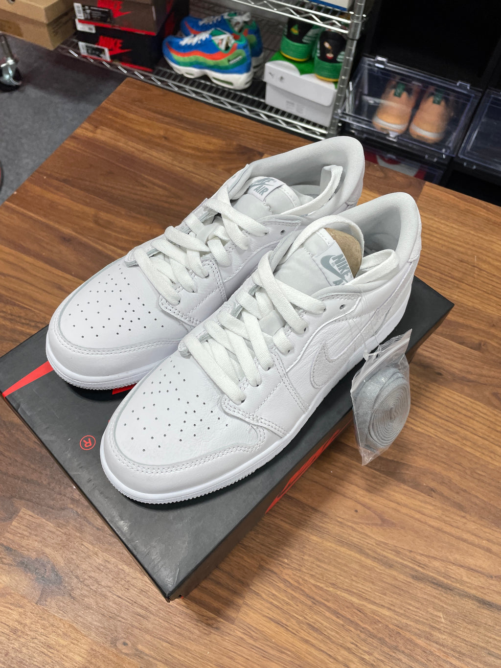 Jordan 1 Low OG Neutral Grey Sz 7 (M) WMNS 8.5