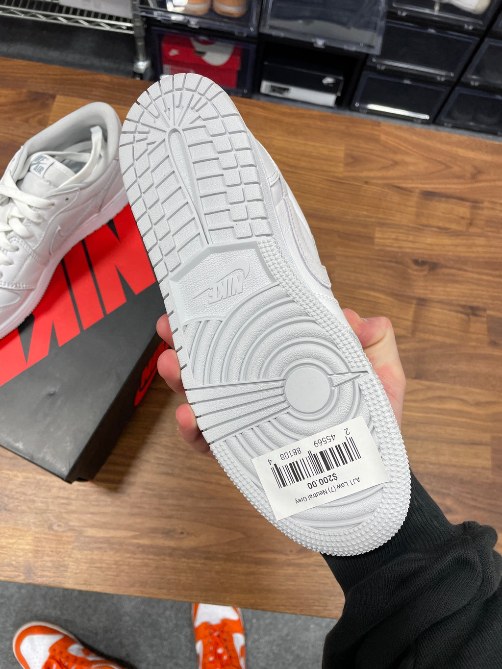 Jordan 1 Low OG Neutral Grey Sz 7 (M) WMNS 8.5