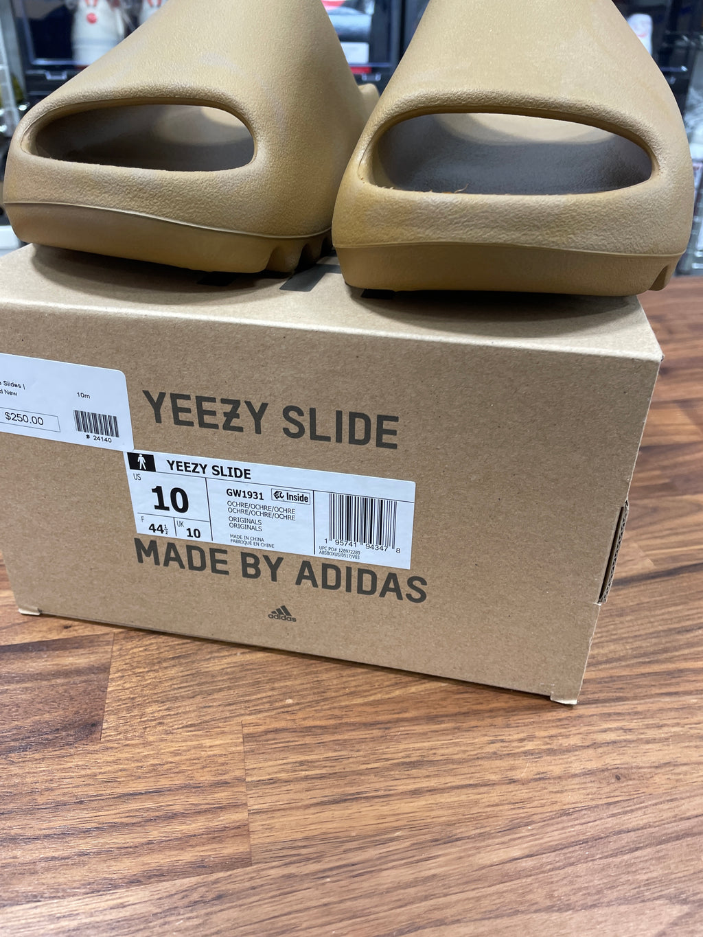 Yeezy Slide OCHRE Sz 10