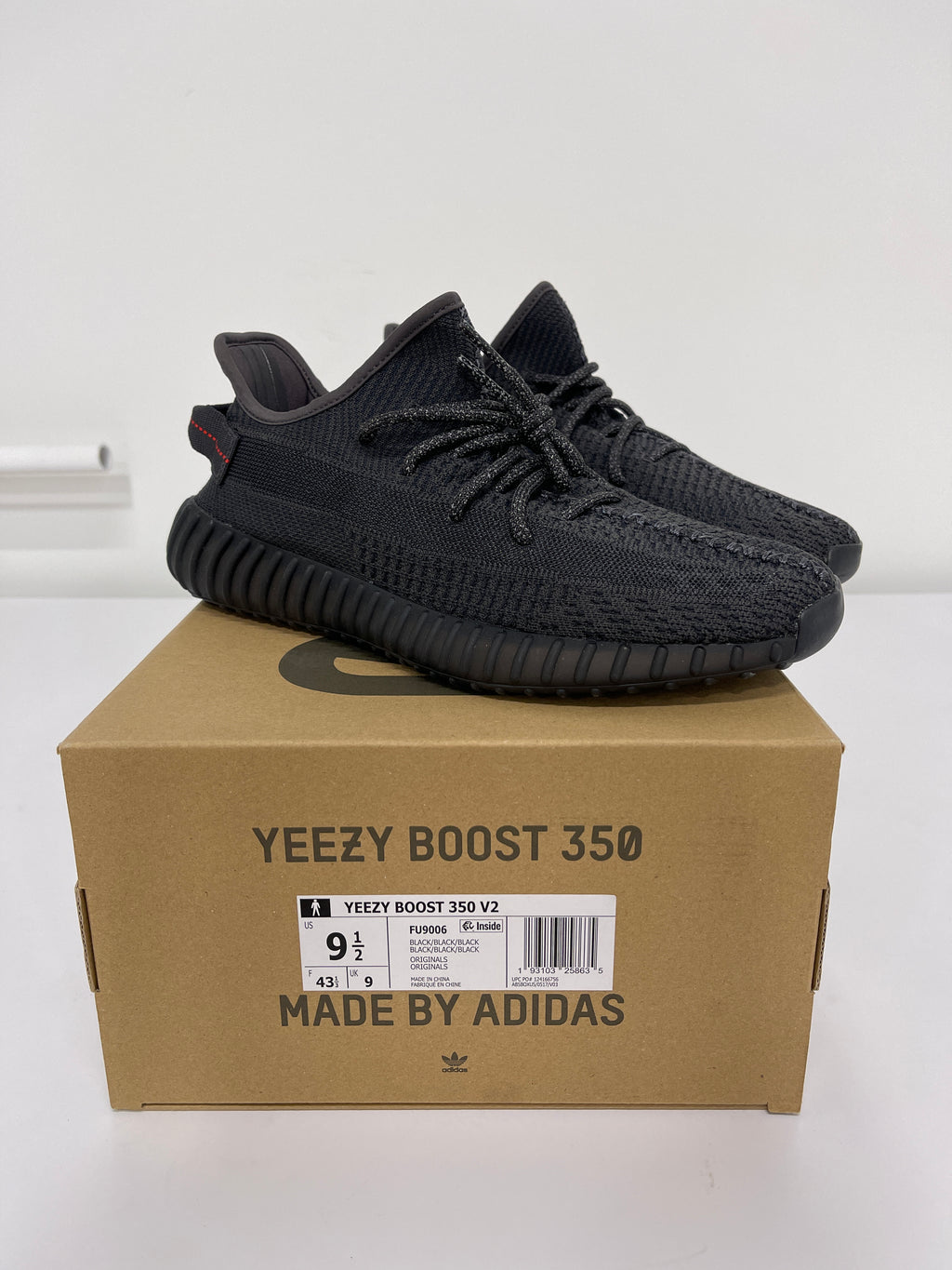 Yeezy 350 V2 Black Sz 9.5